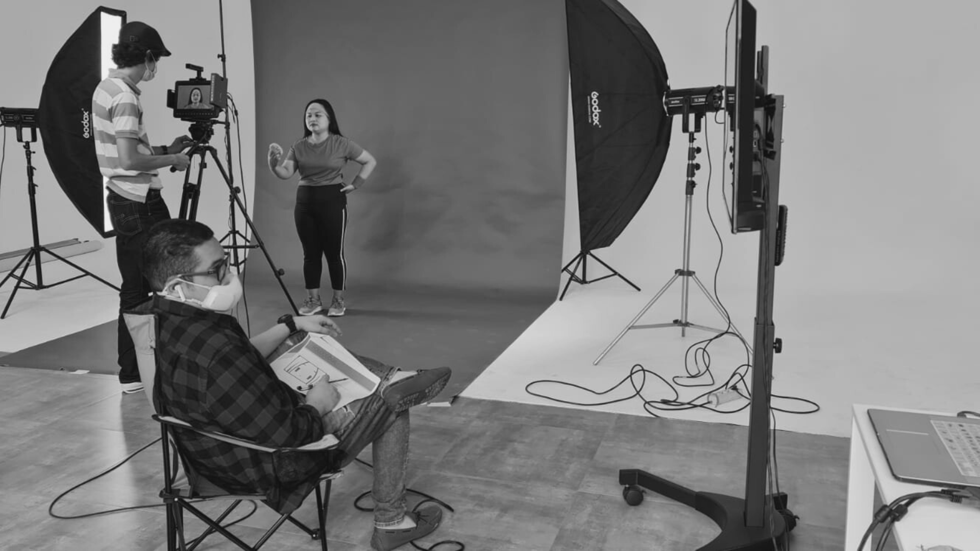 black and white bed linen