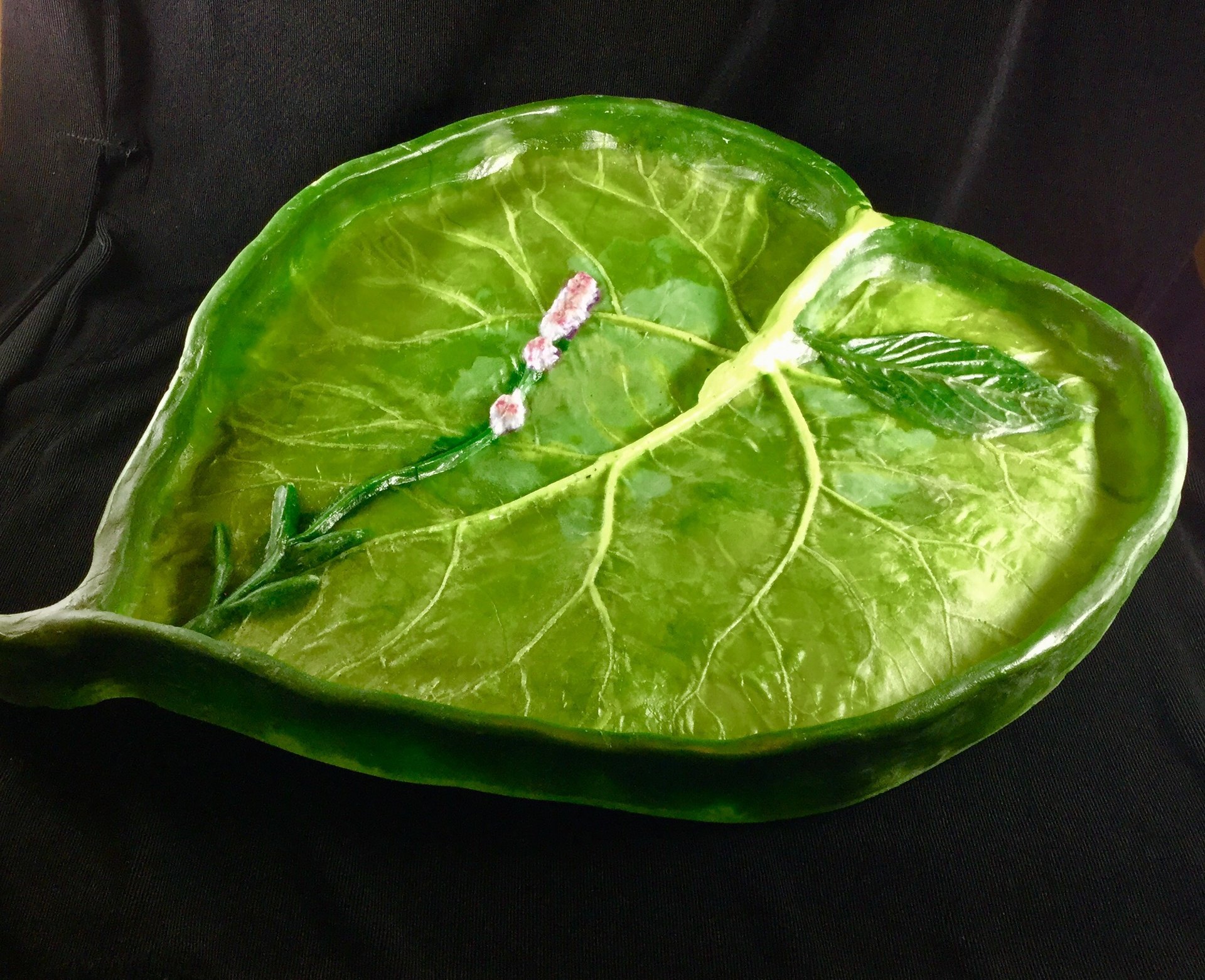 gray computer monitor