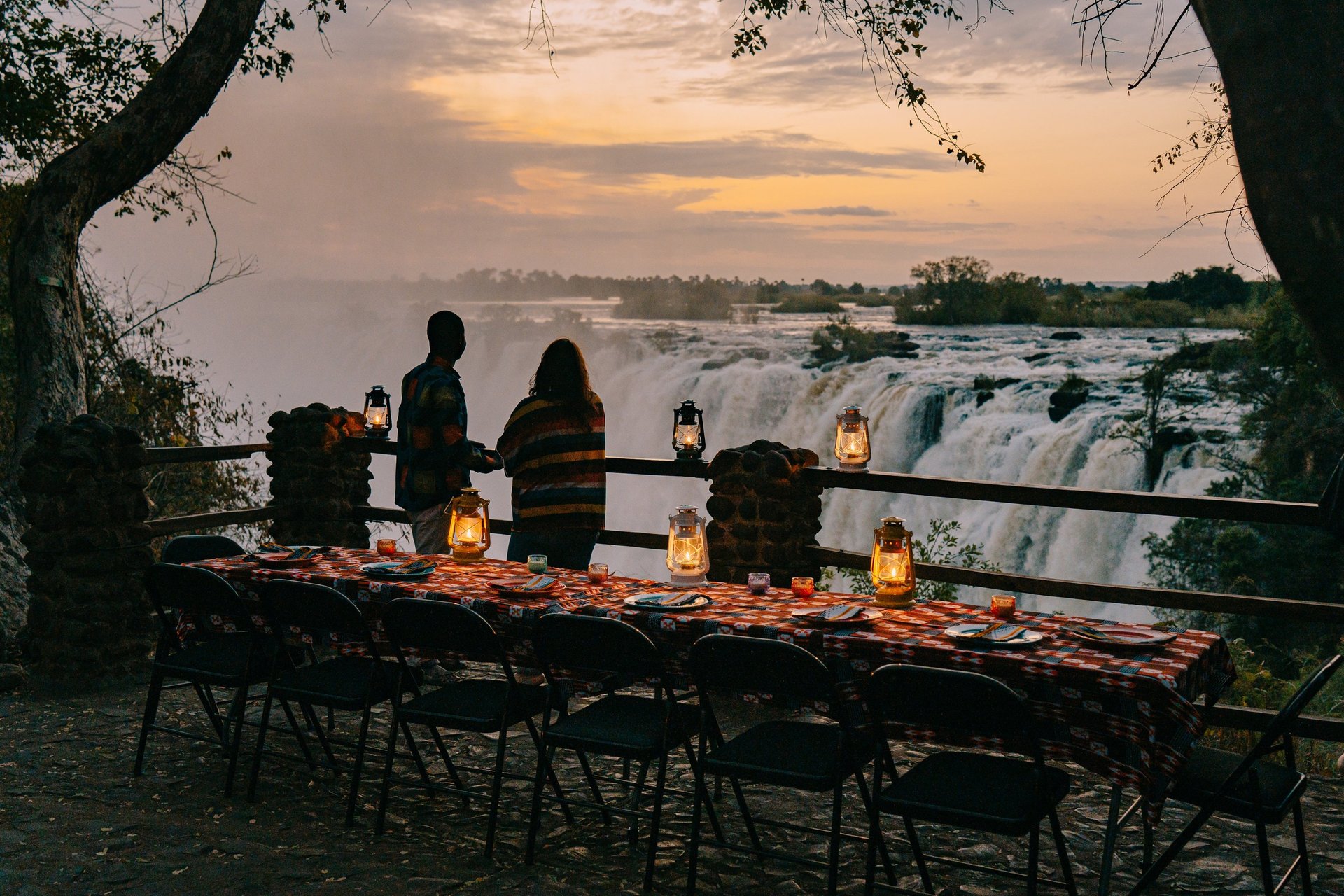 gray computer monitor