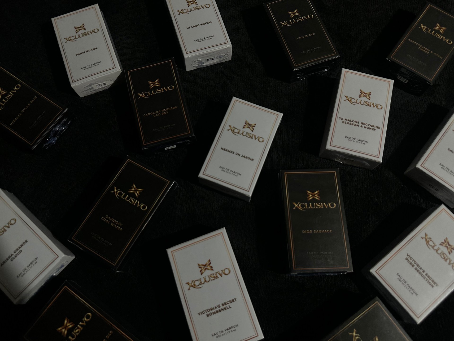 black and white bed linen