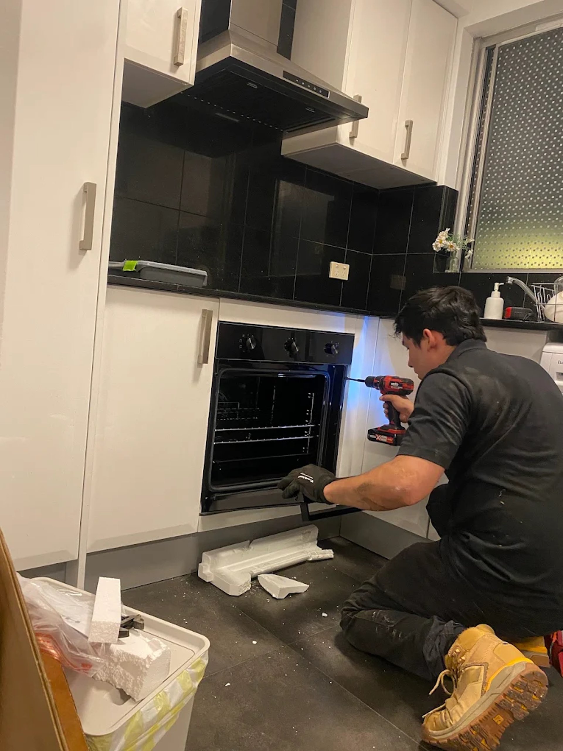 gray computer monitor