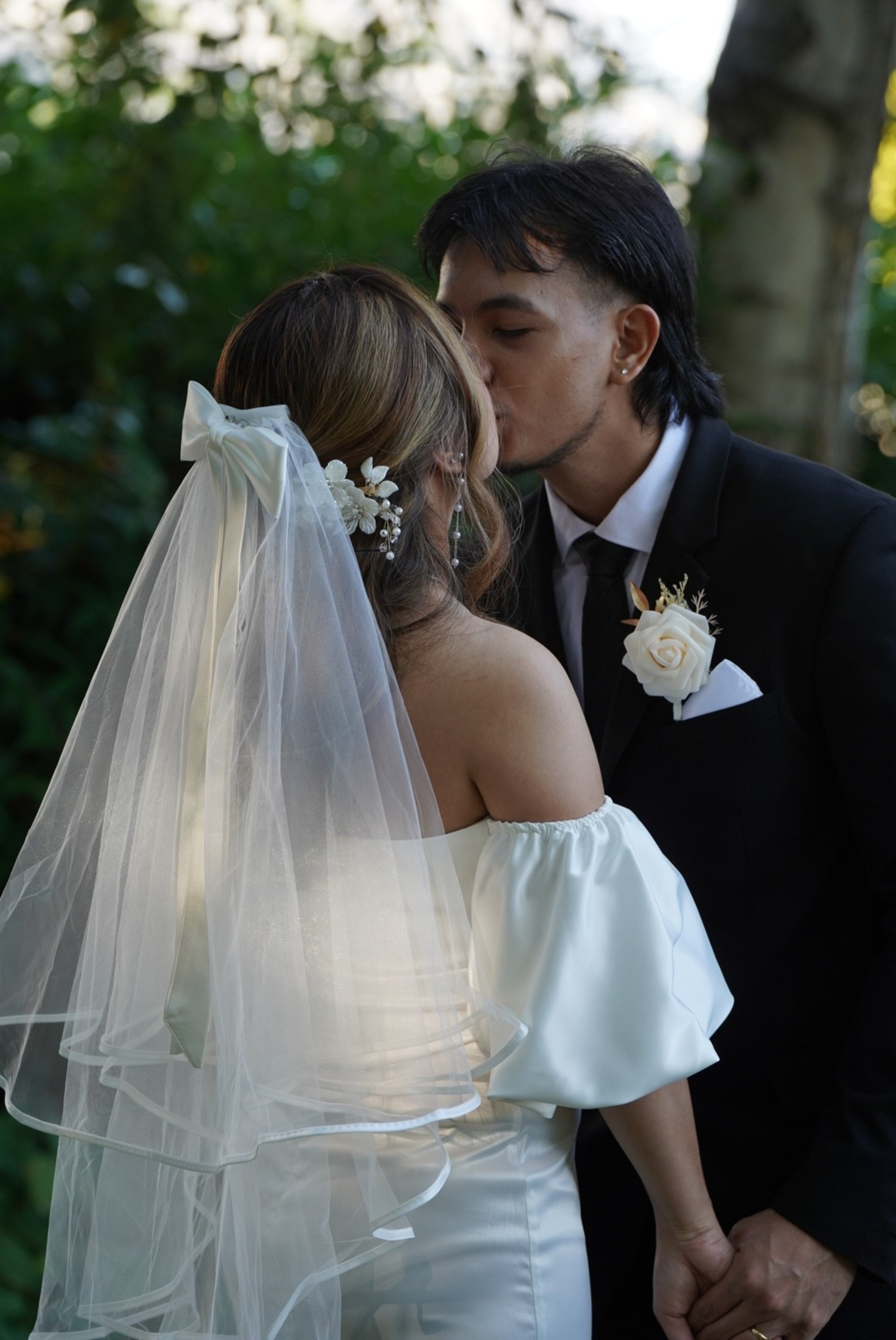 gray computer monitor