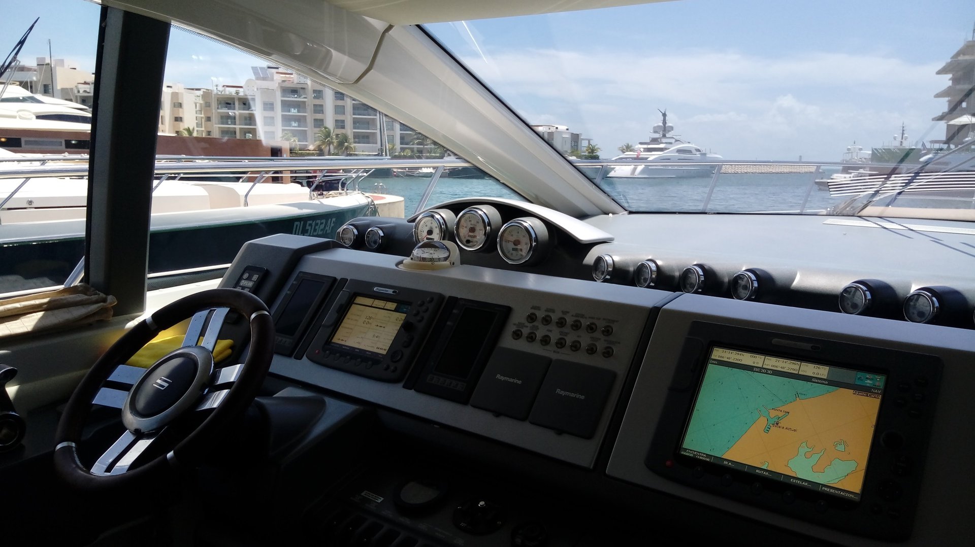 gray computer monitor