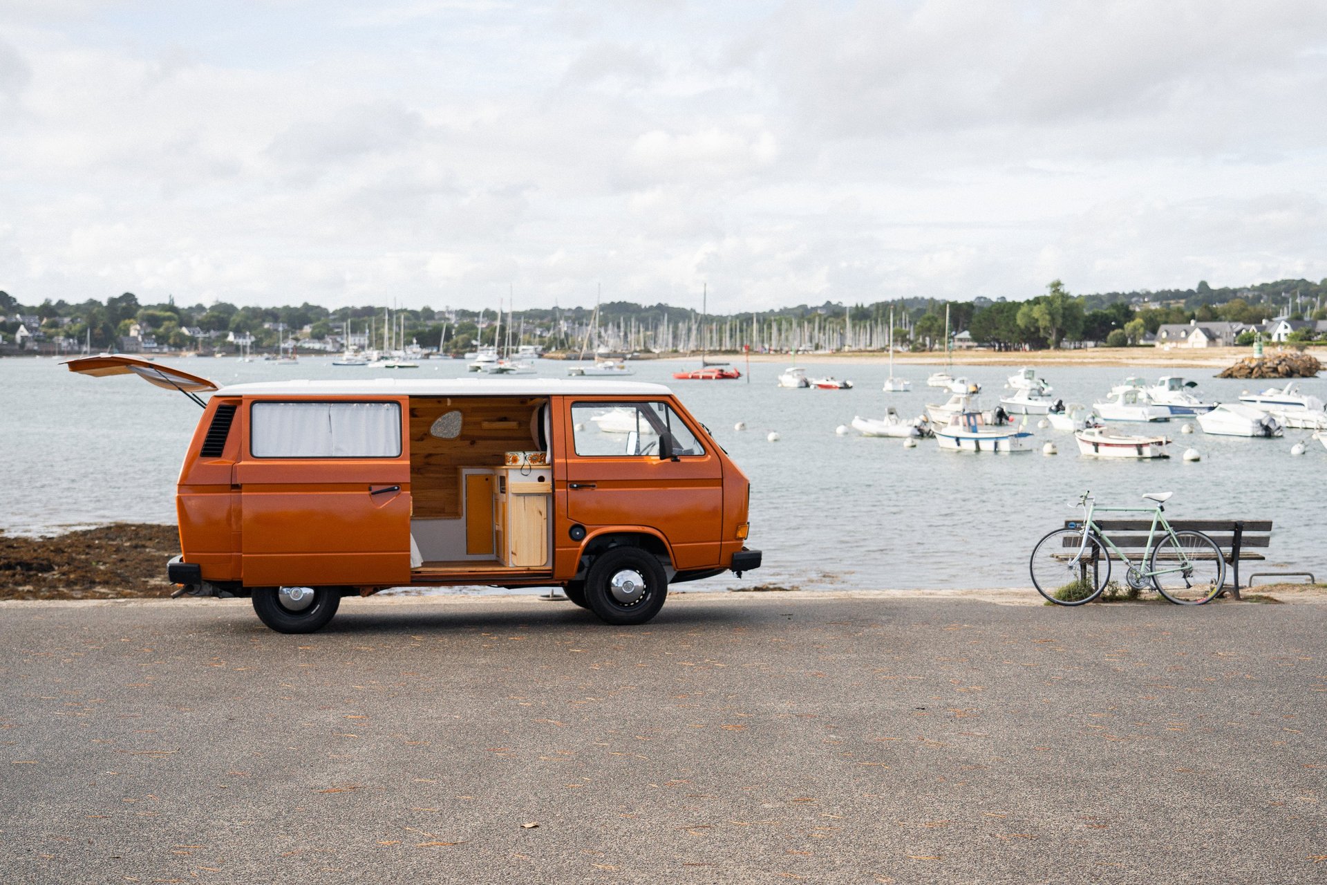 black and white bed linen