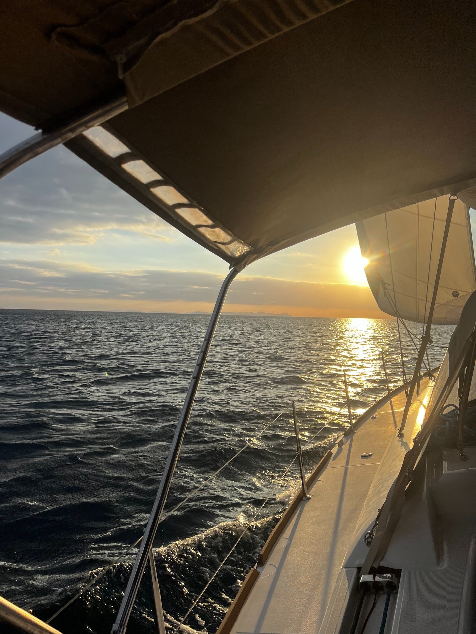 gray computer monitor