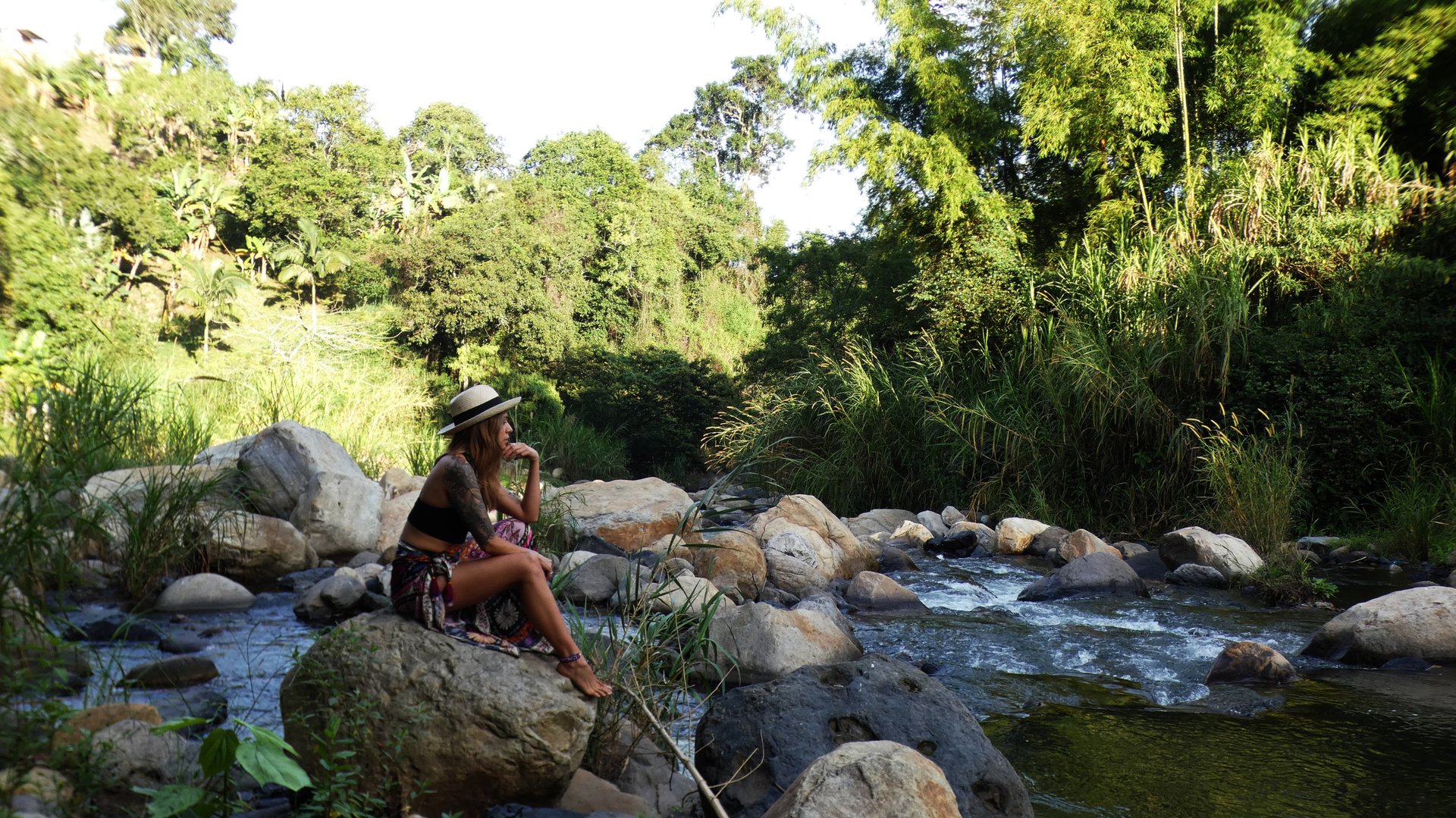 black and white bed linen