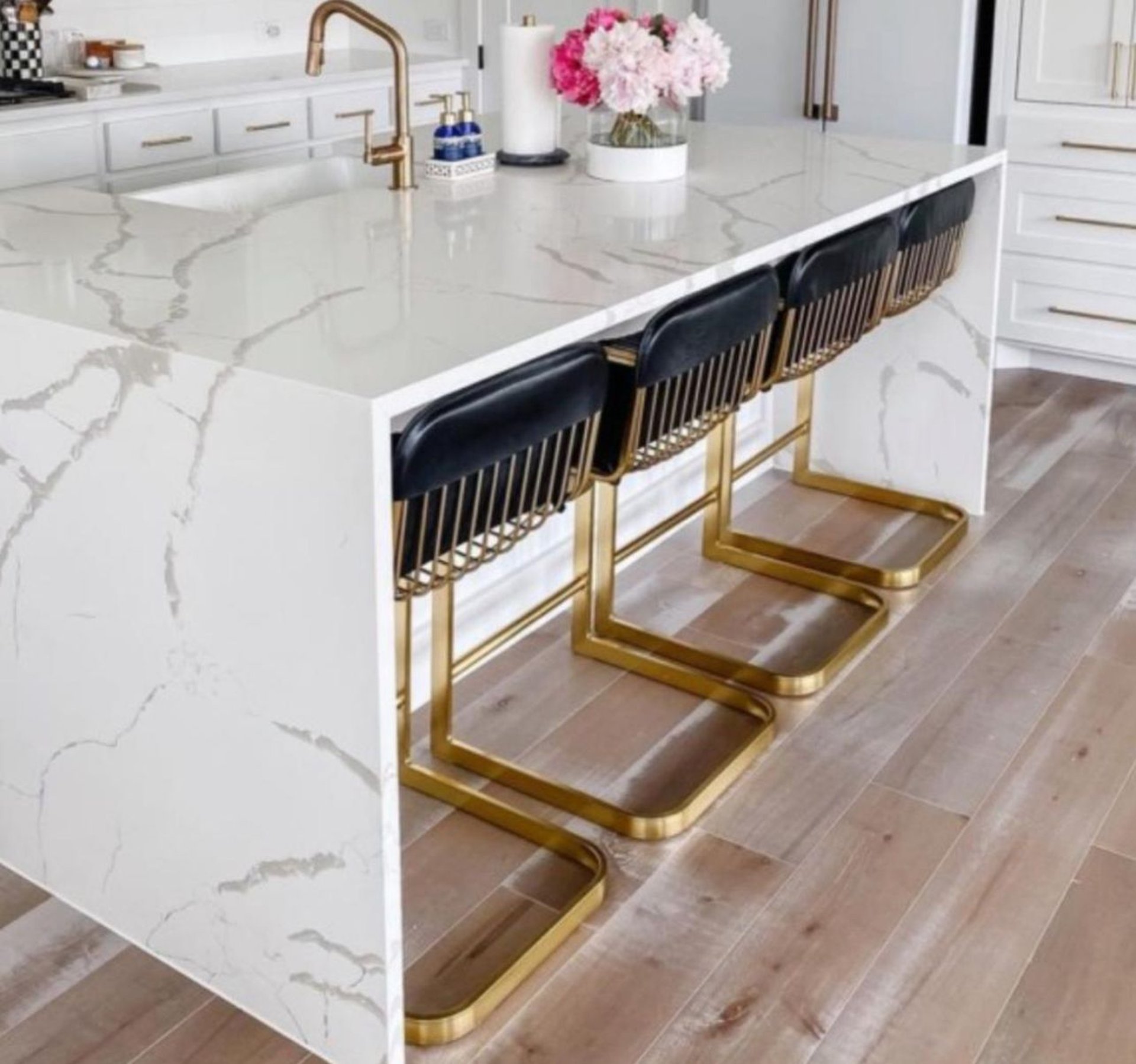 black and white bed linen