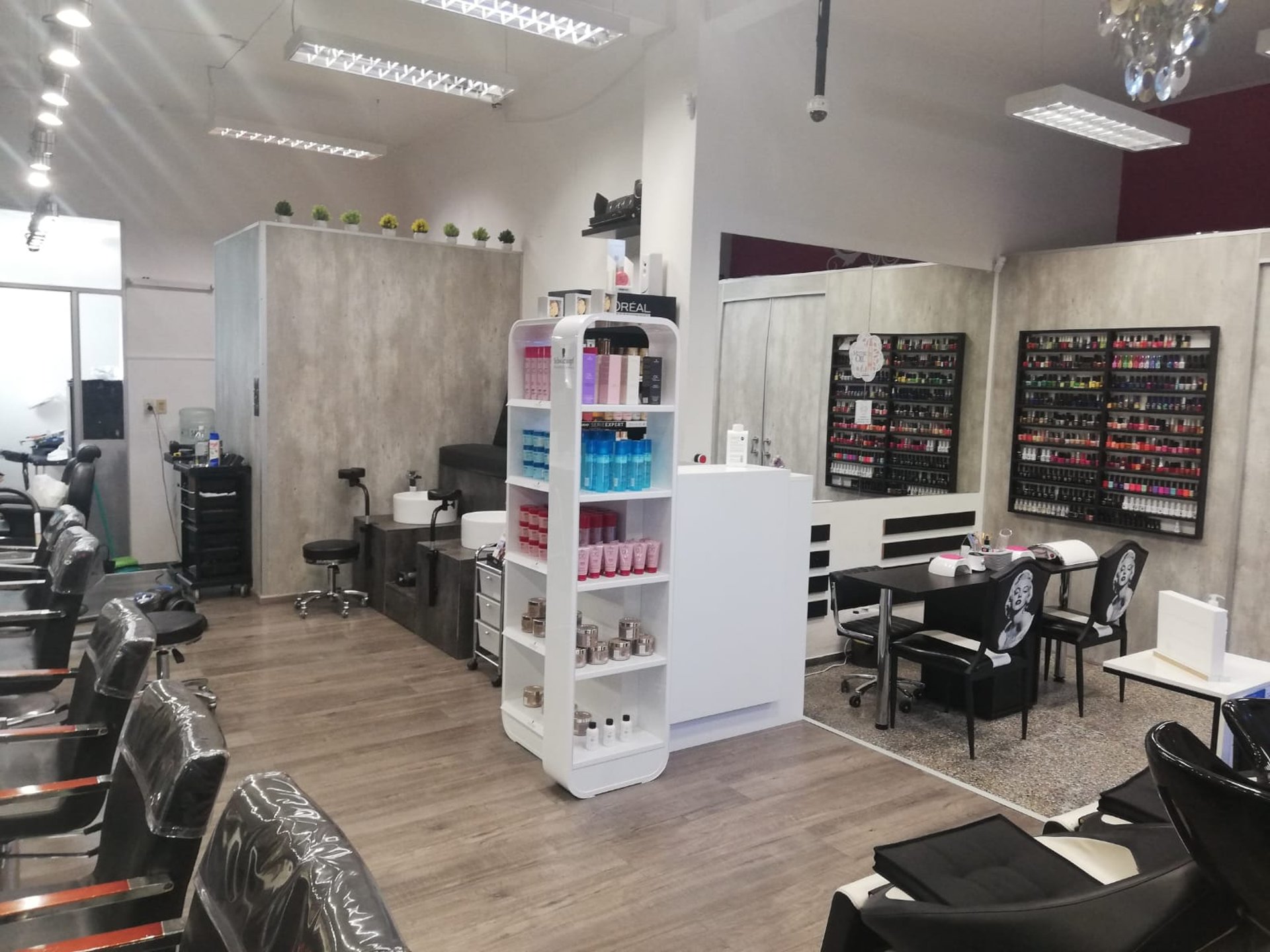 black and white bed linen