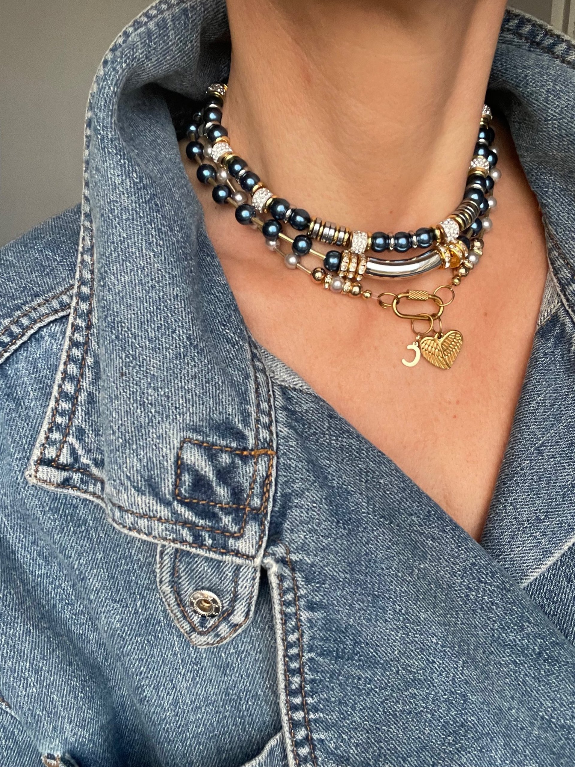 black and white bed linen