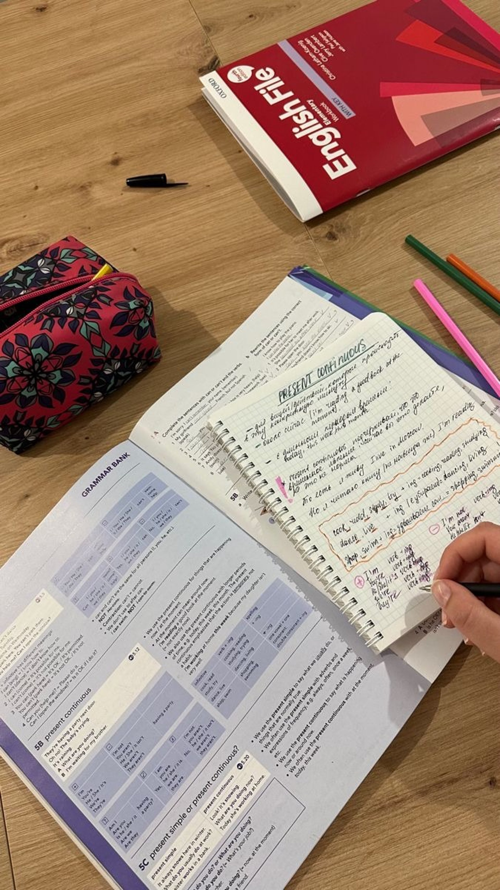 gray computer monitor