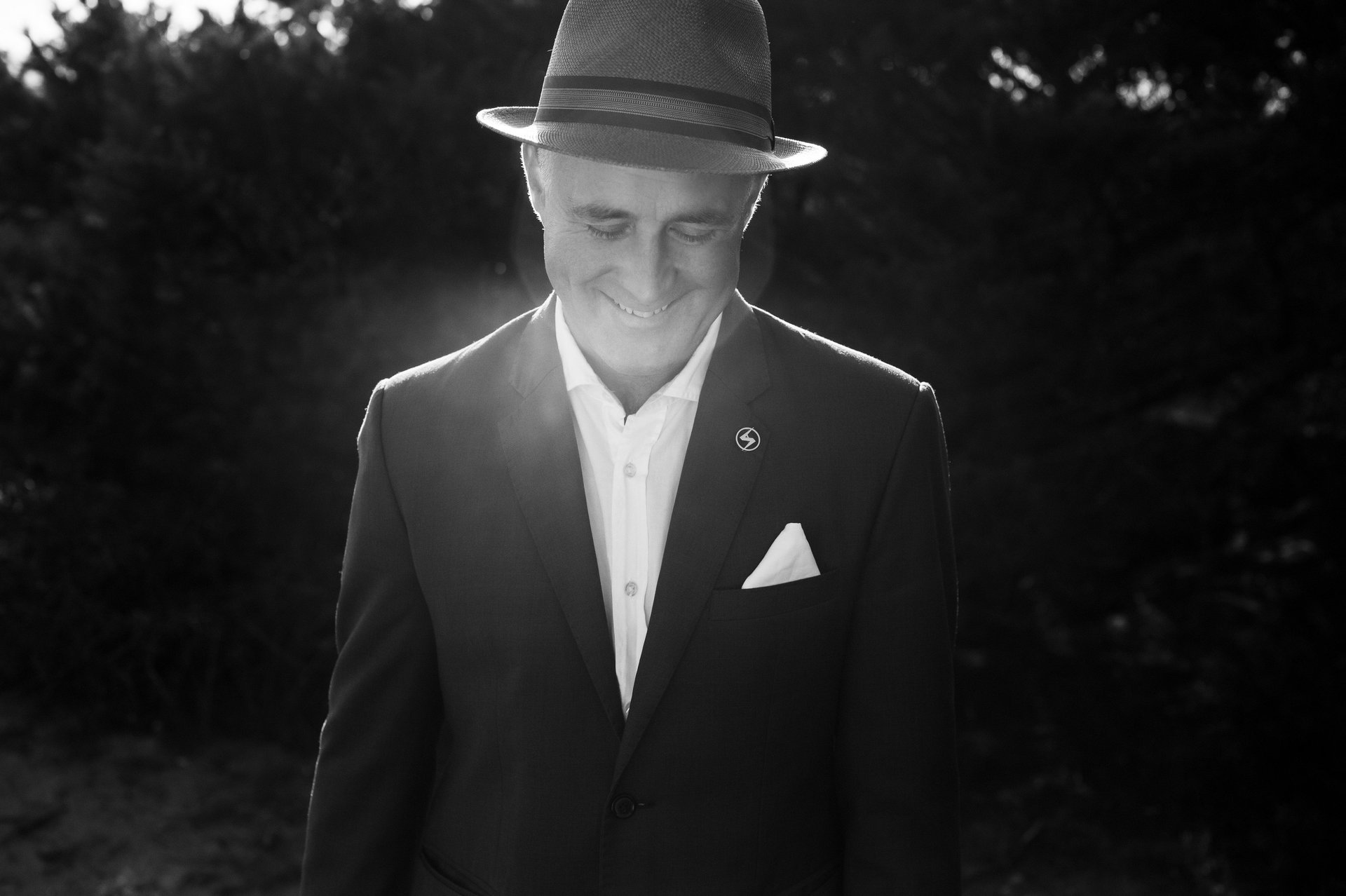 gray computer monitor