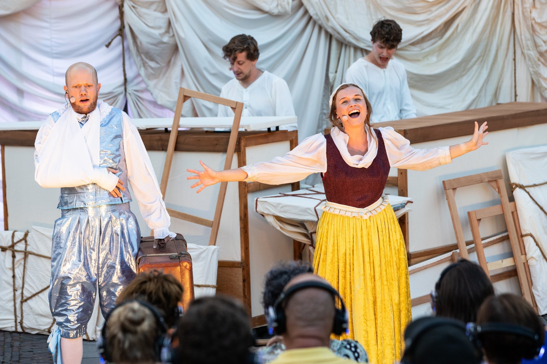 black and white bed linen