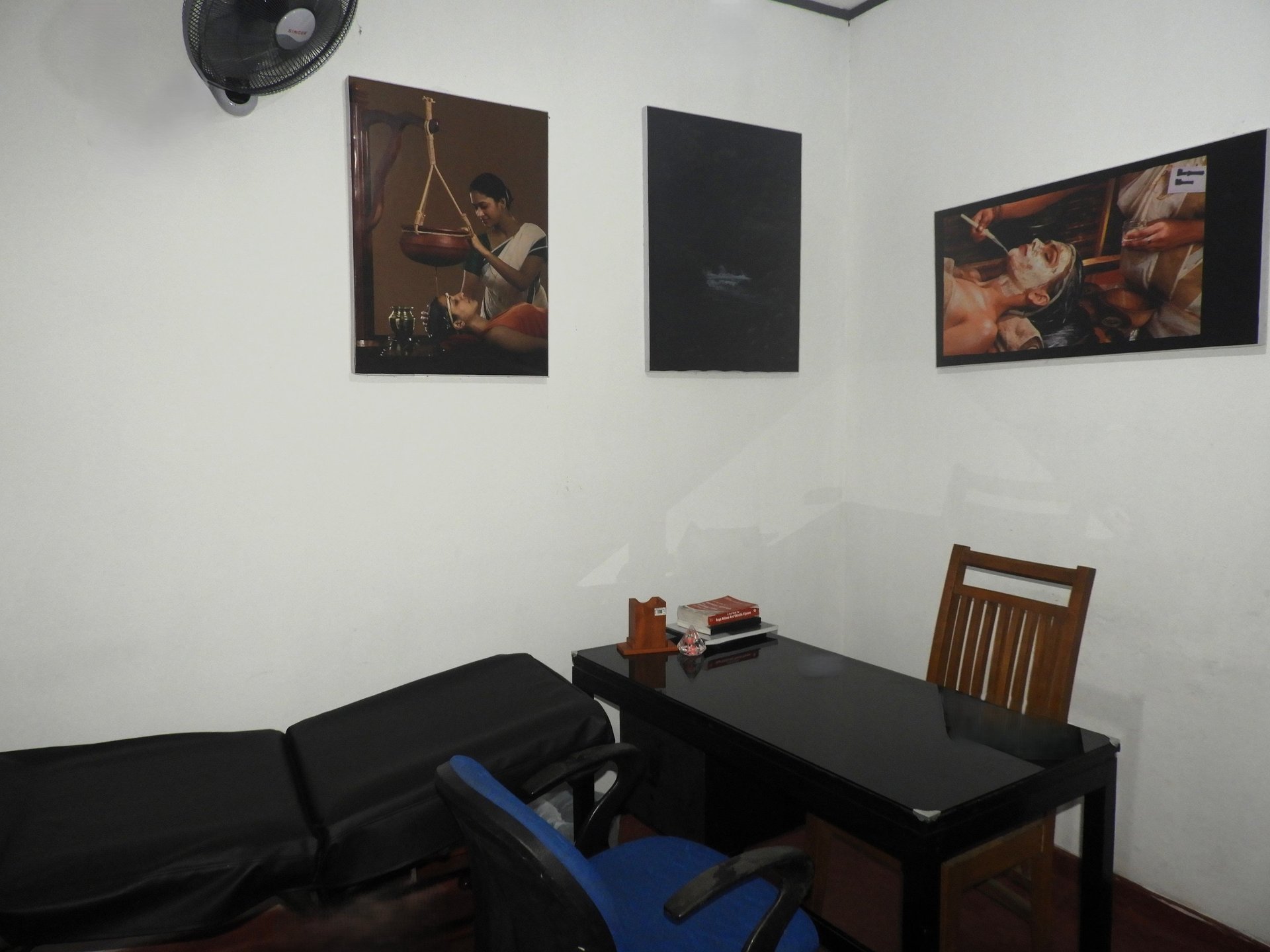 black and white bed linen