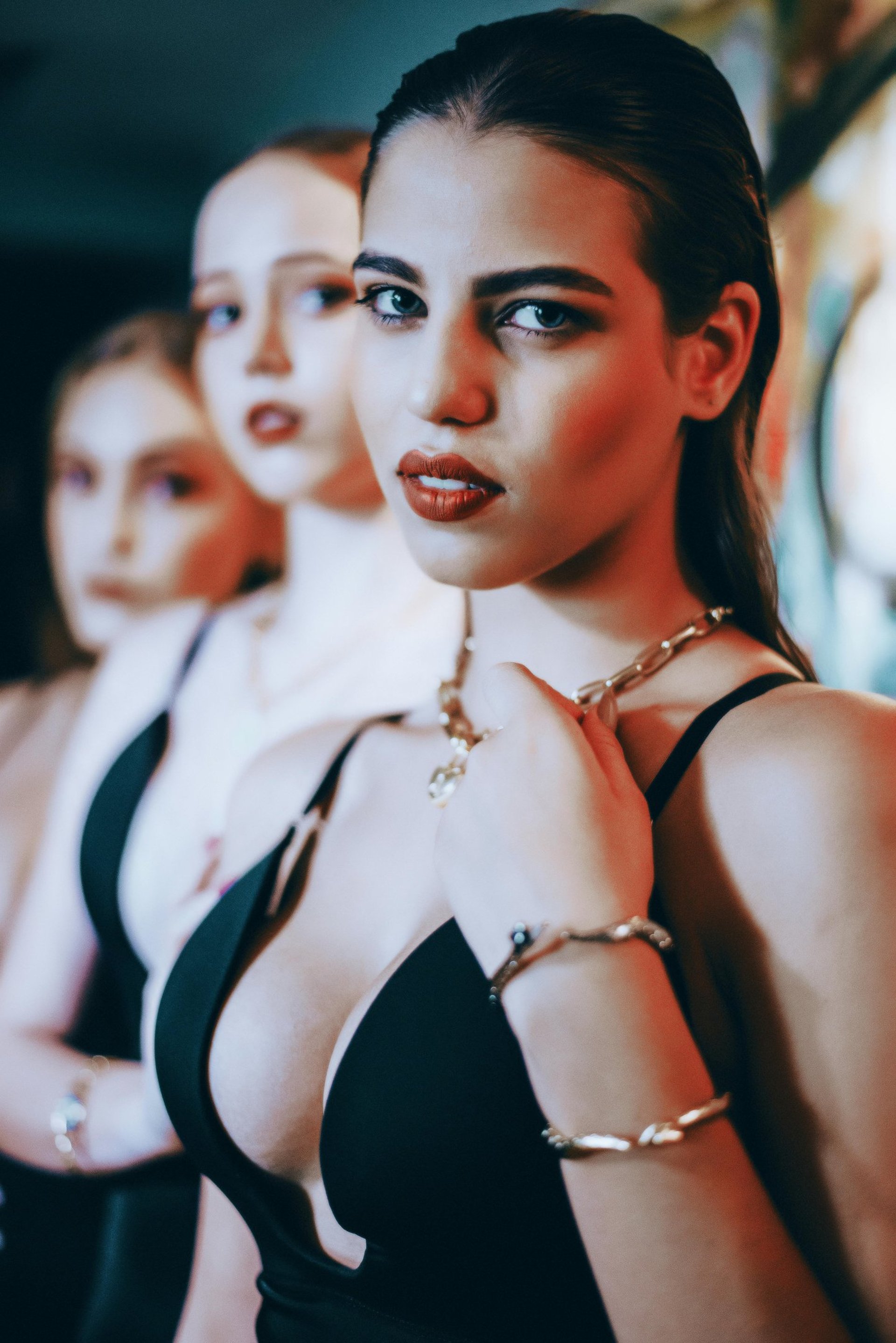 gray computer monitor