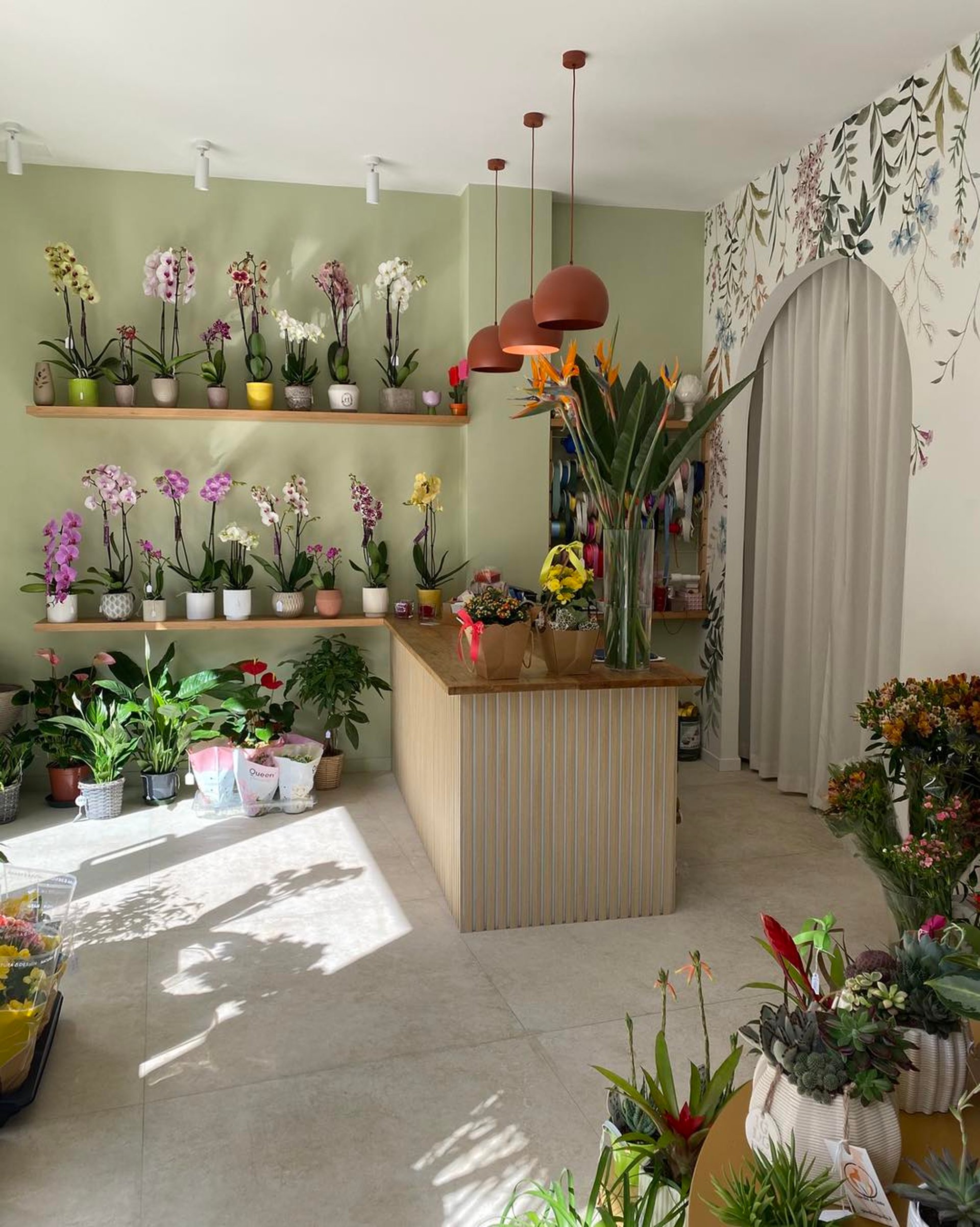 black and white bed linen