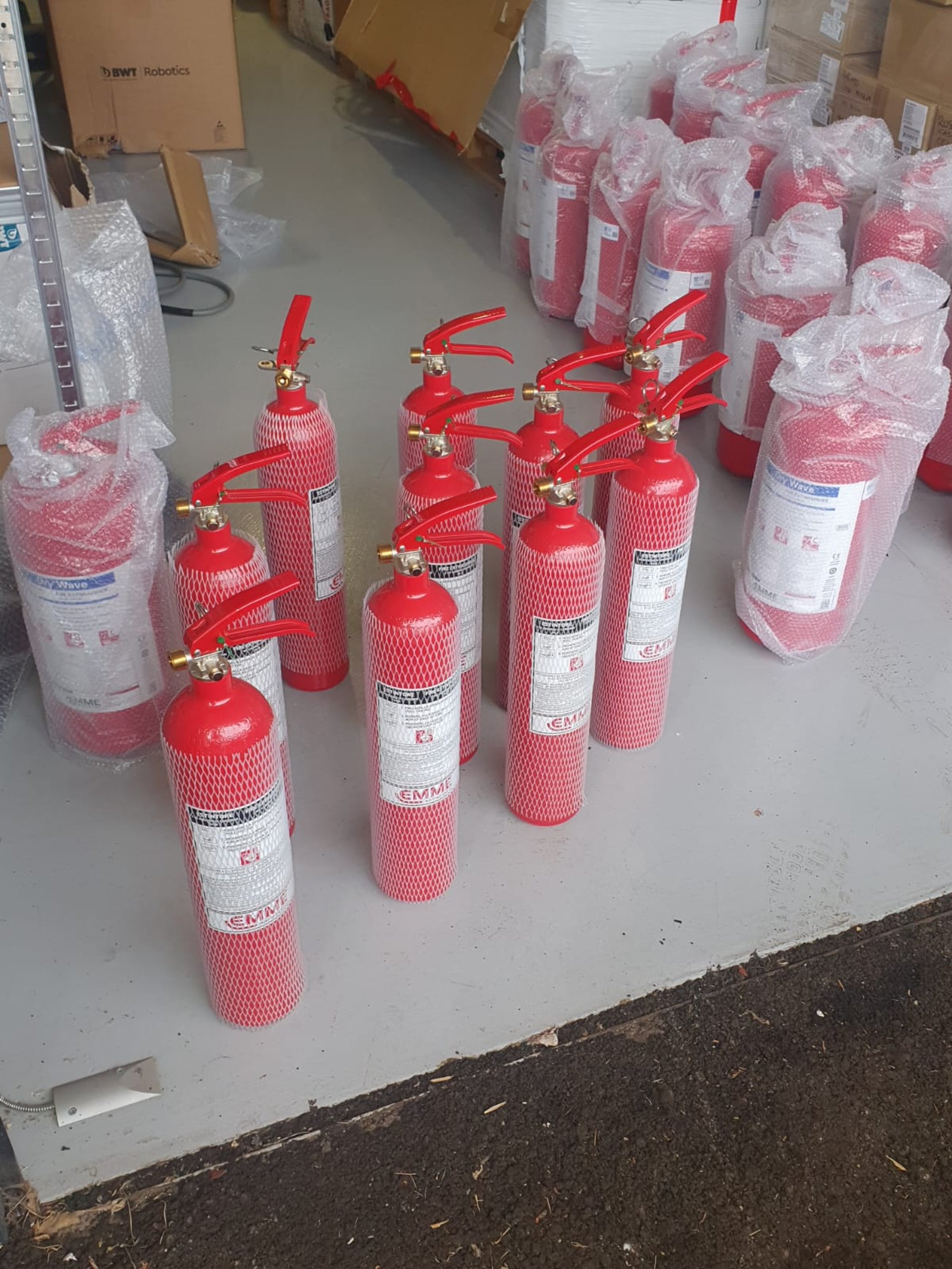 gray computer monitor