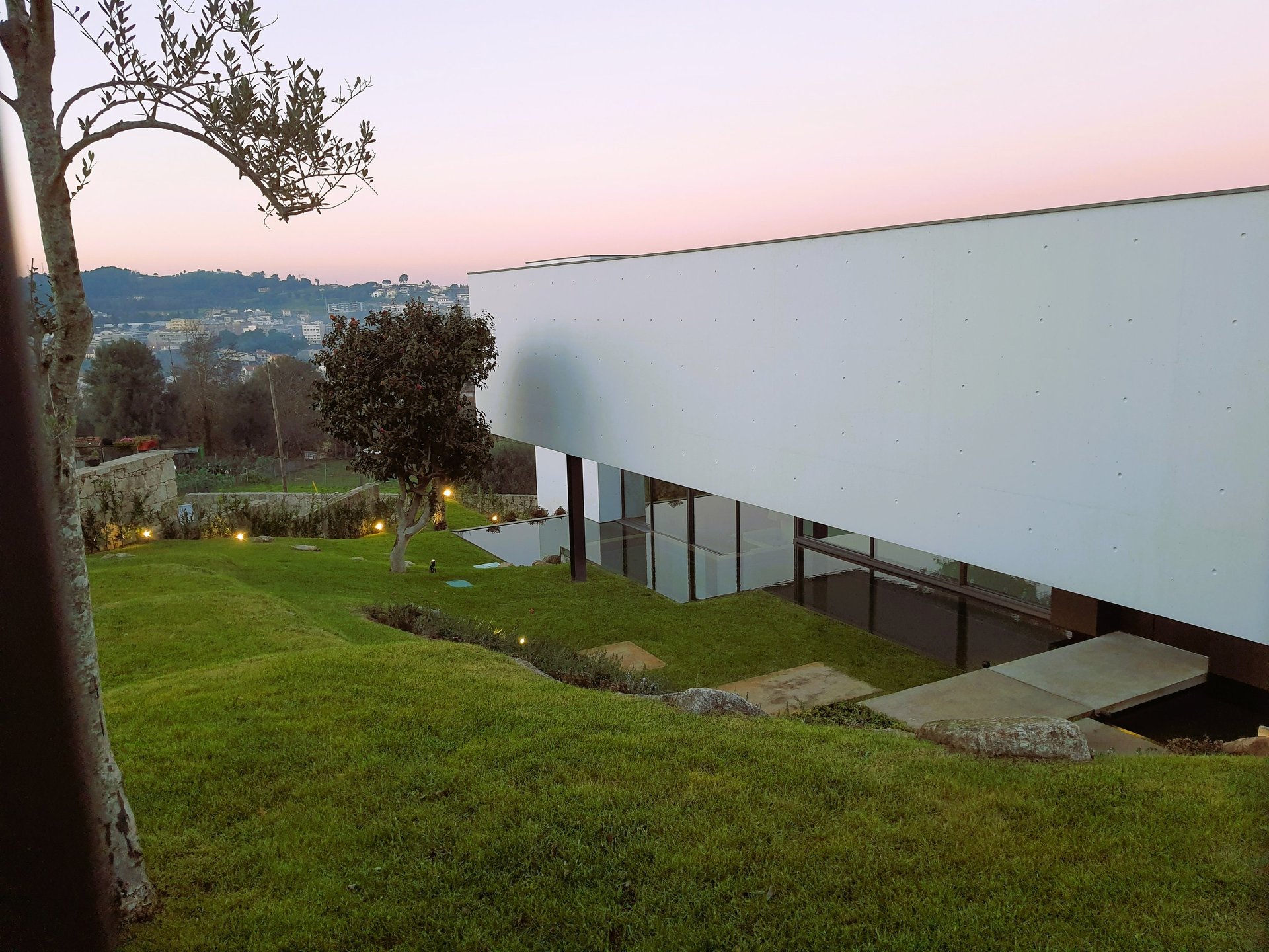 black and white bed linen