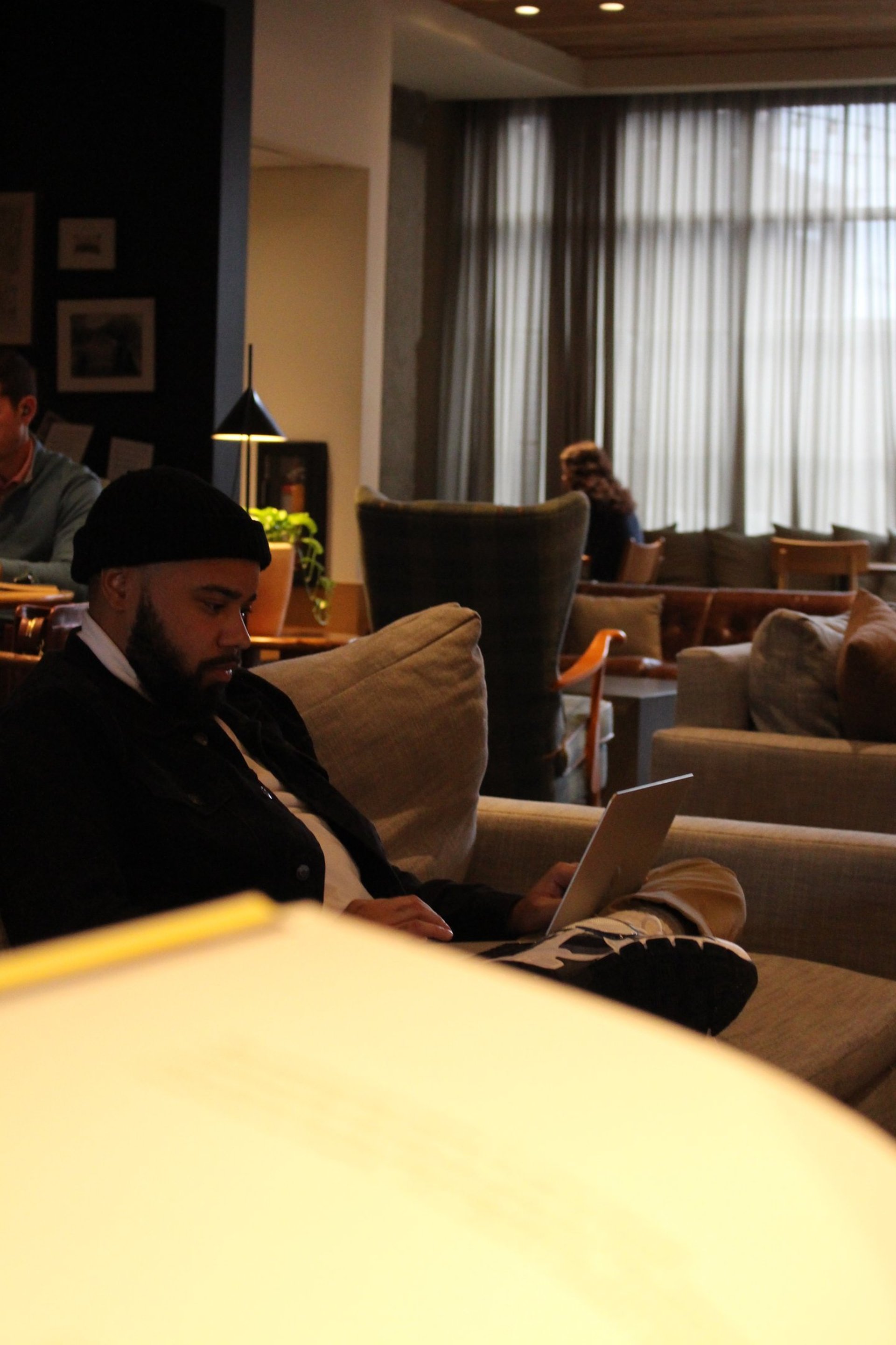 black and white bed linen