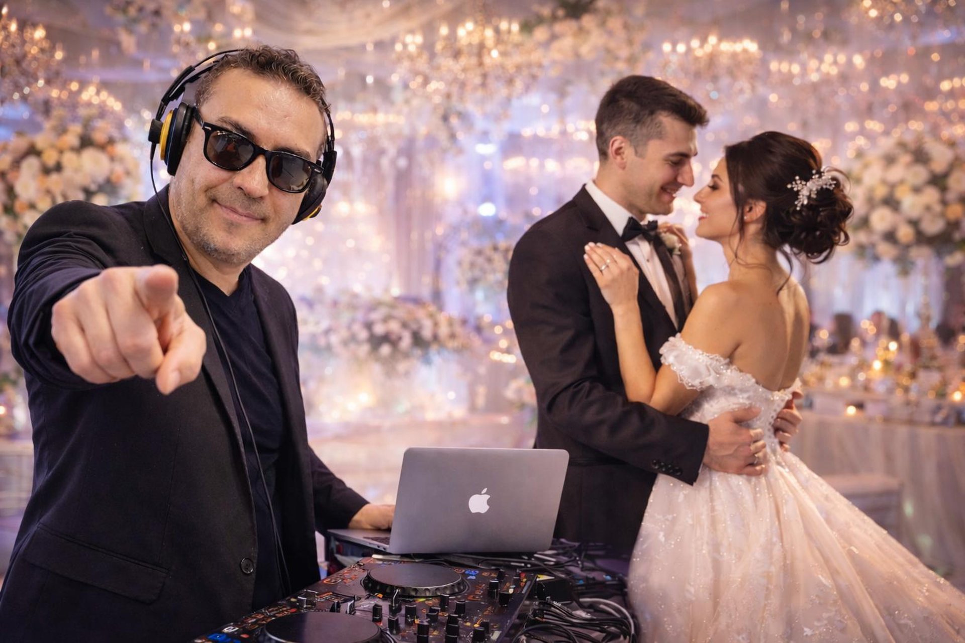 black and white bed linen