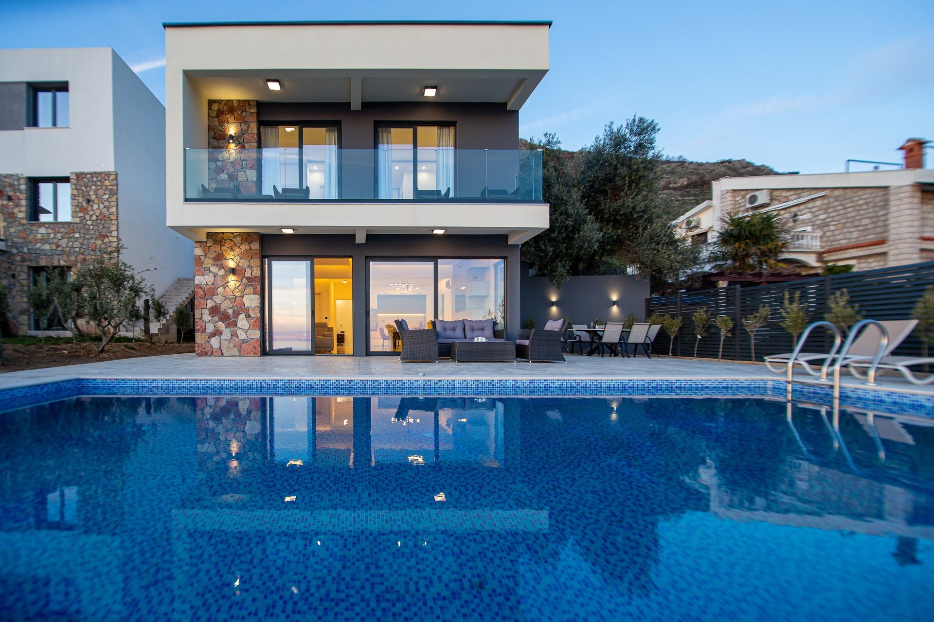 black and white bed linen