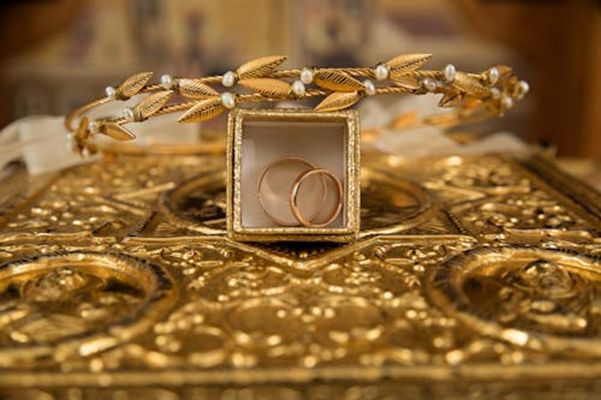a silver tray topped with lots of gold jewelry