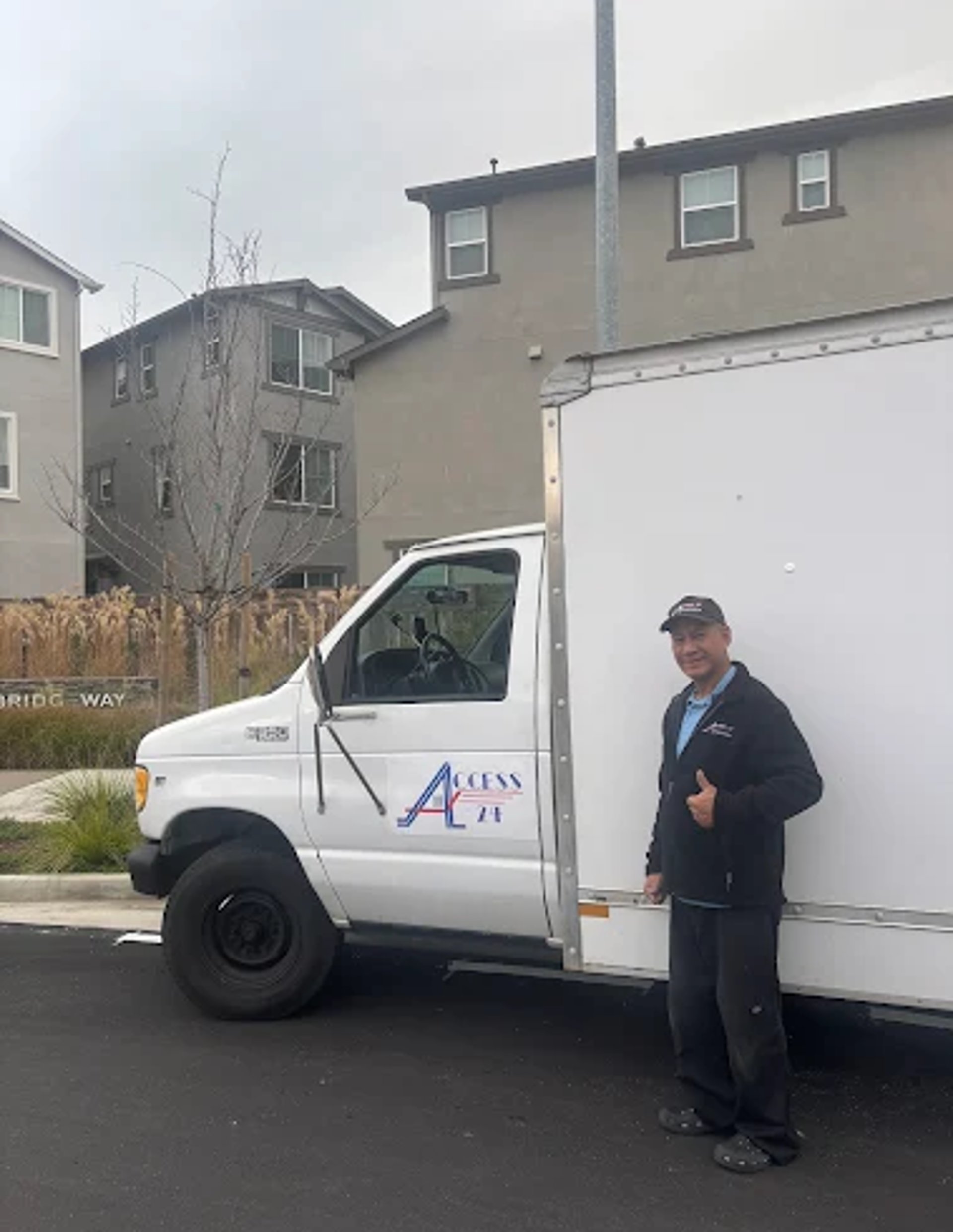 gray computer monitor