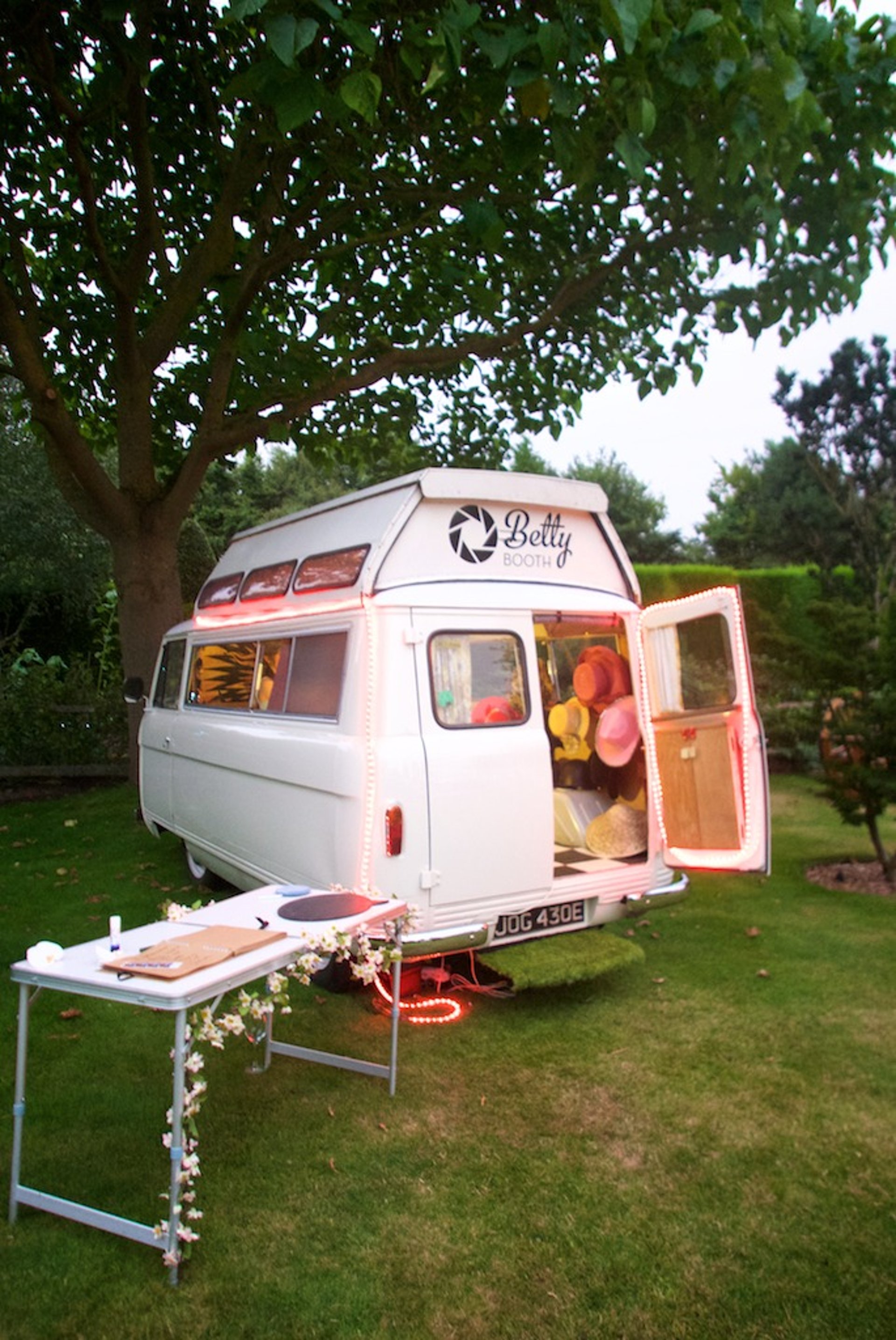 van Betty prêt pour une animation photo en extérieur
