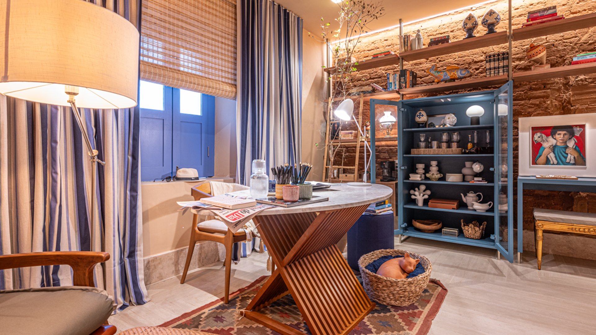 black and white bed linen