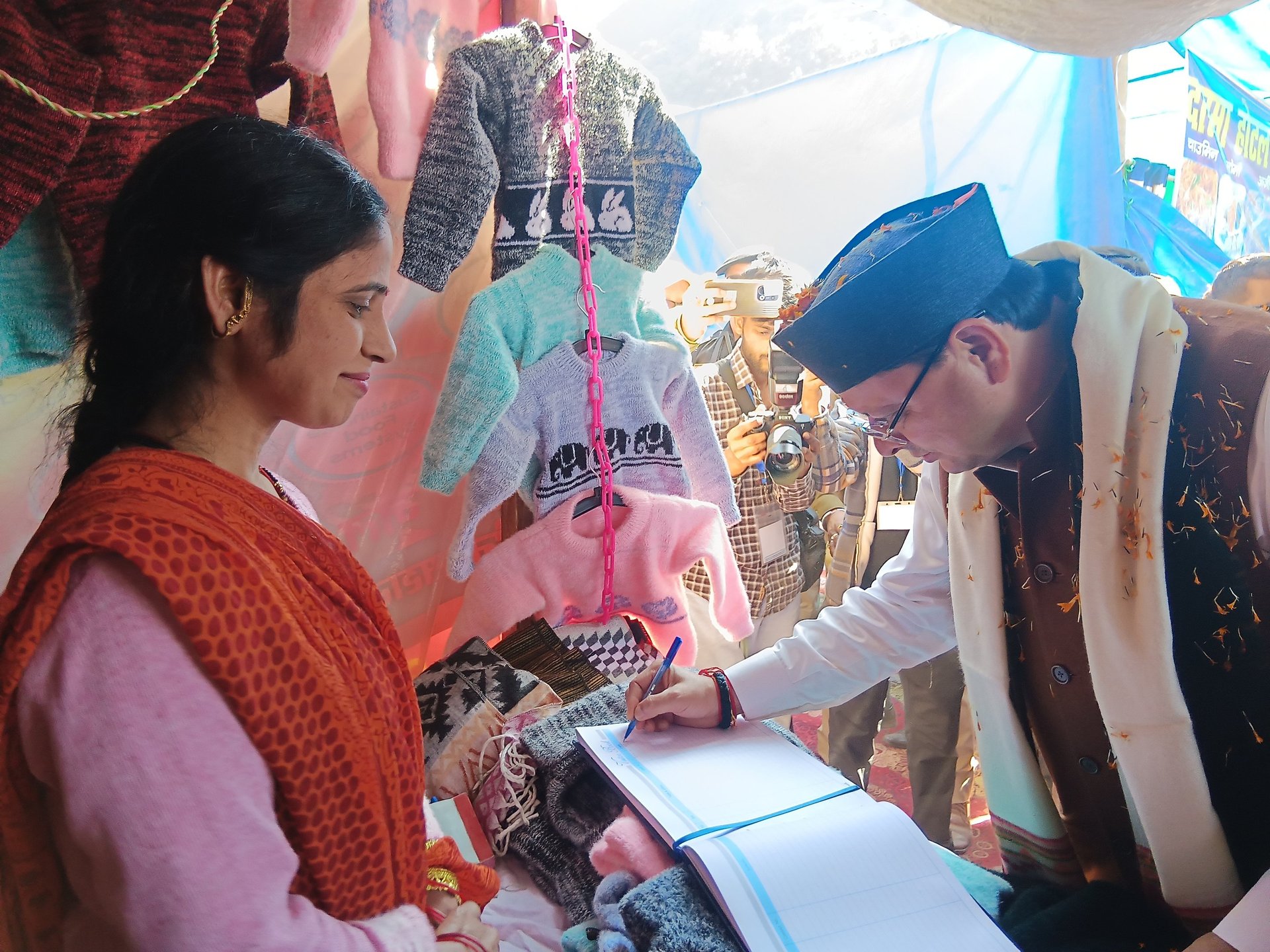 black and white bed linen