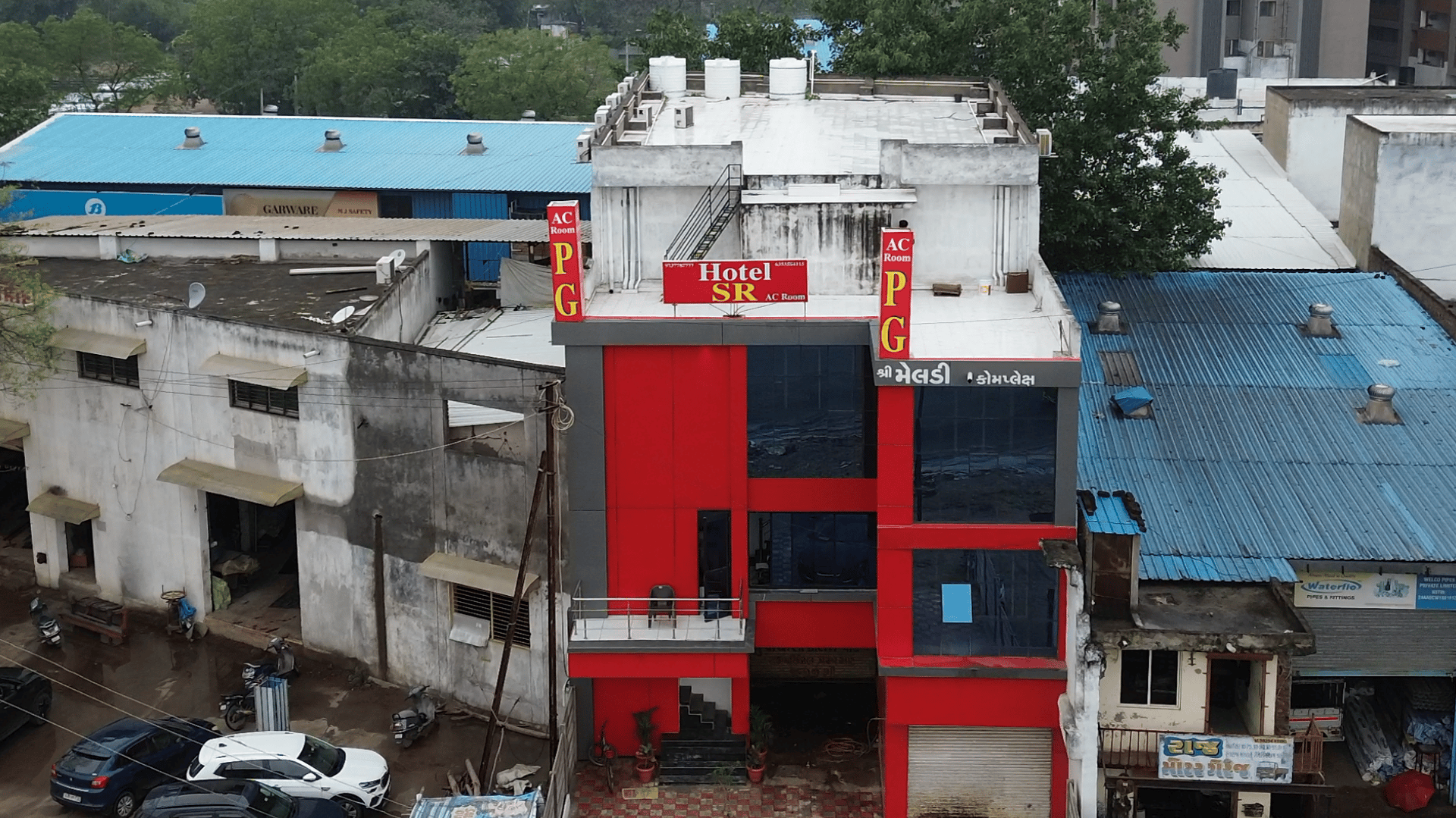black and white bed linen