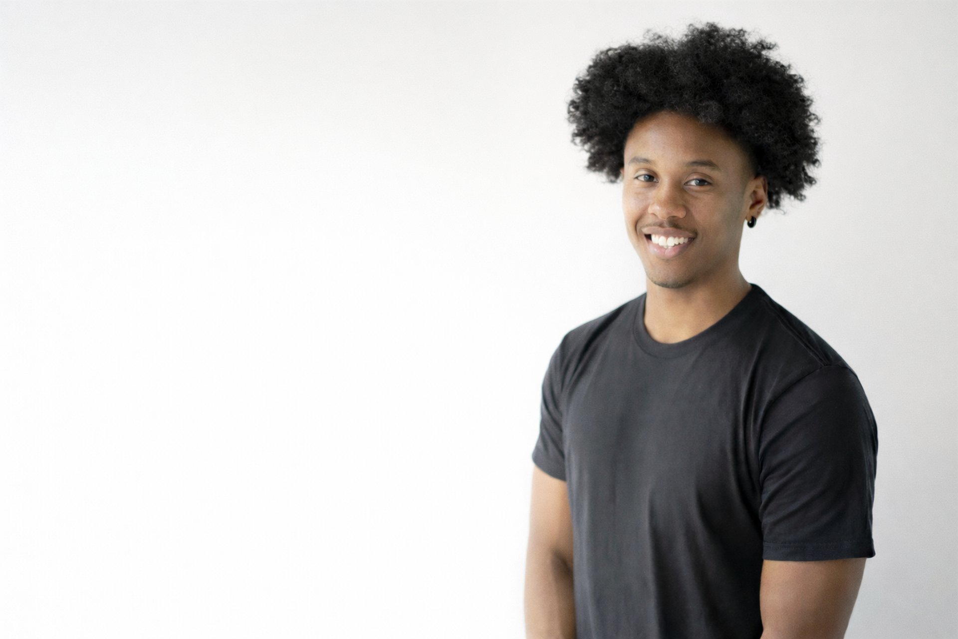 a night sky with a few stars in it