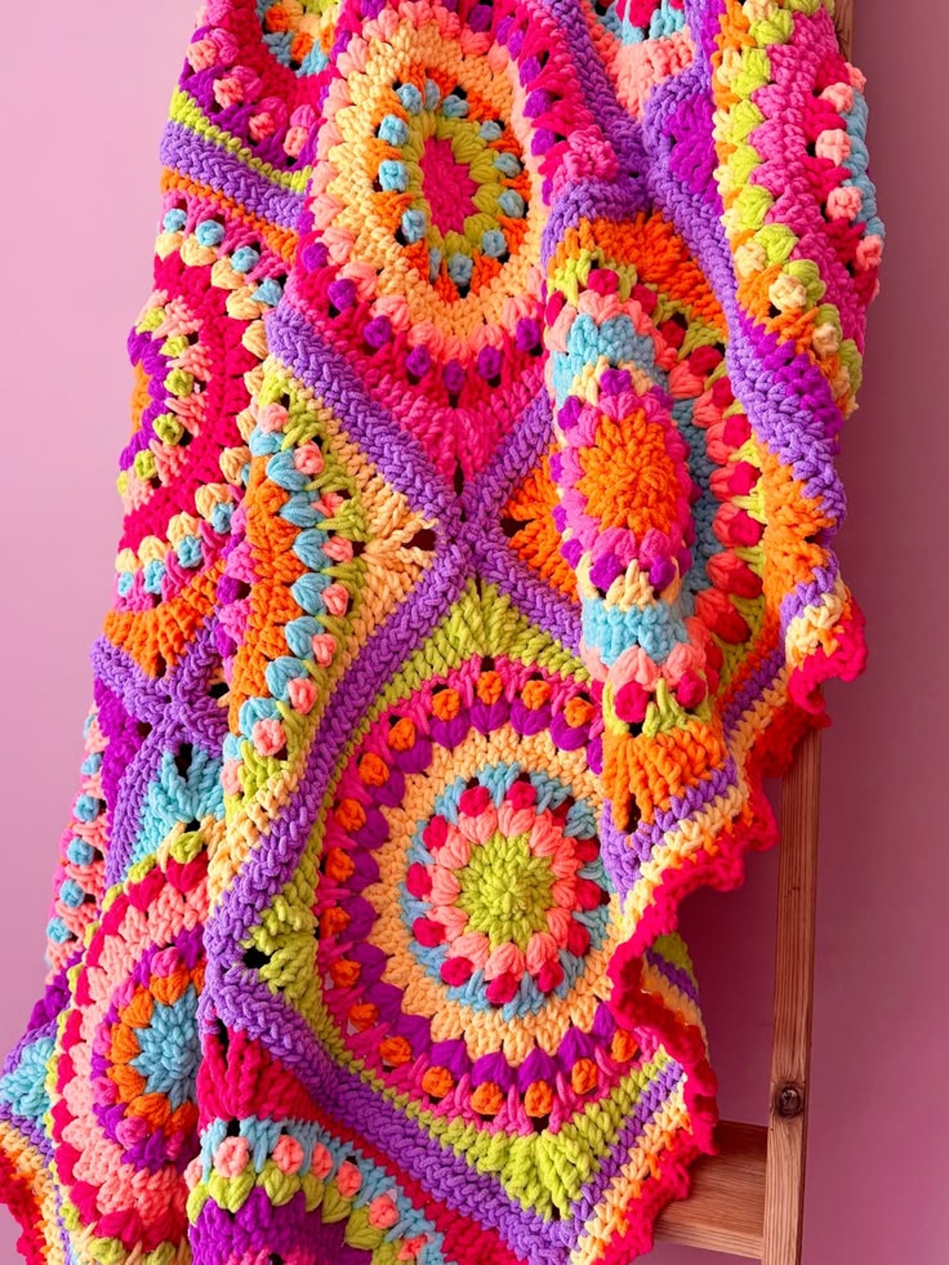 Manta tejida a crochet, técnica granny