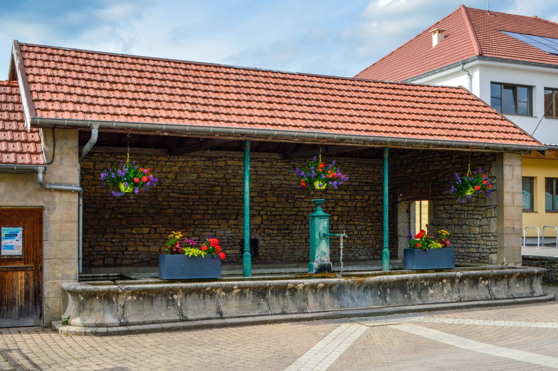 black and white bed linen