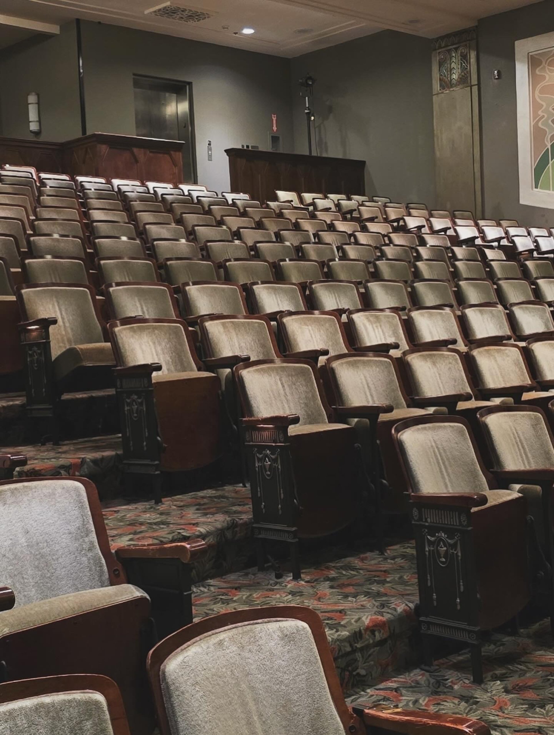 gray computer monitor