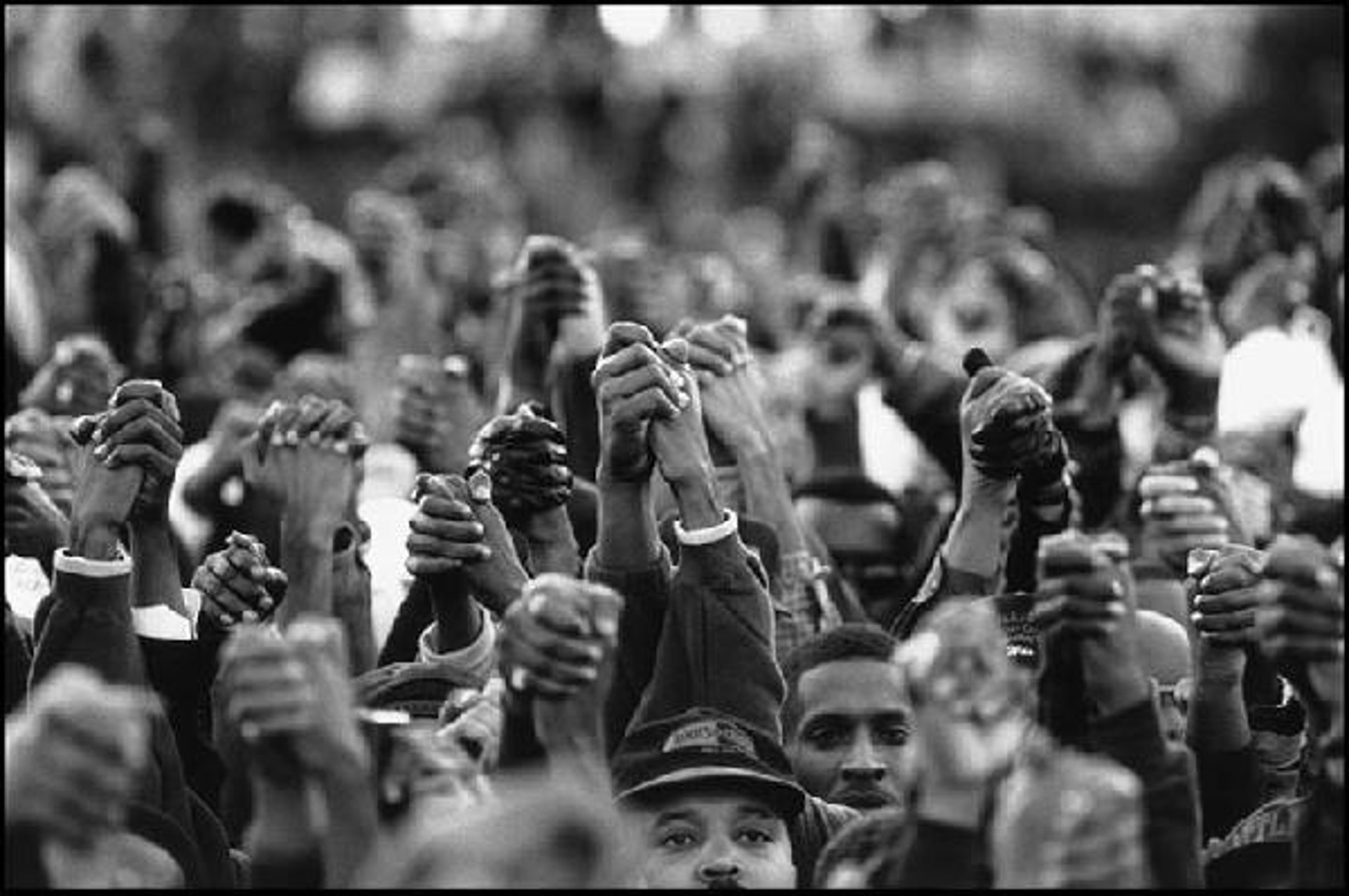 gray computer monitor