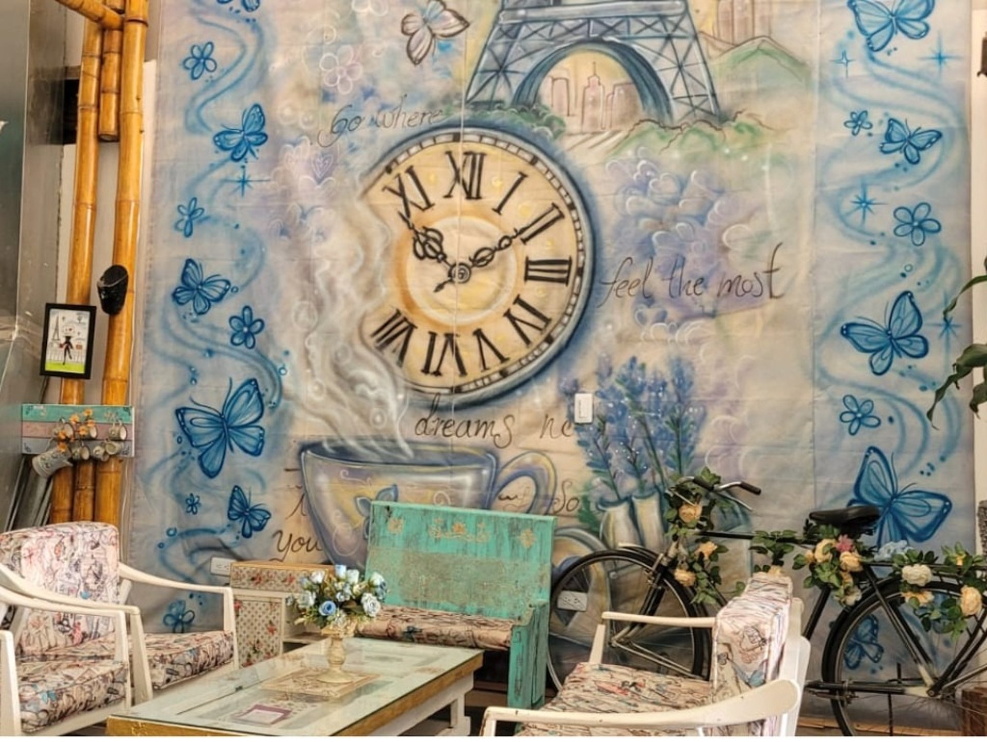 black and white bed linen