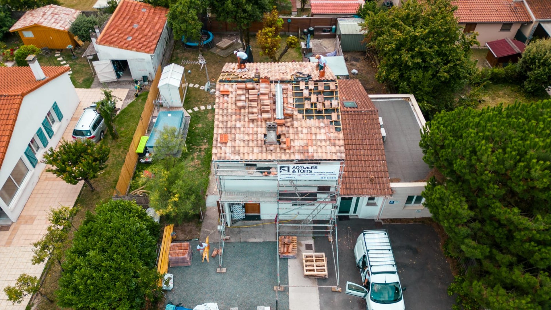 a person wearing blue gloves and holding a hammer