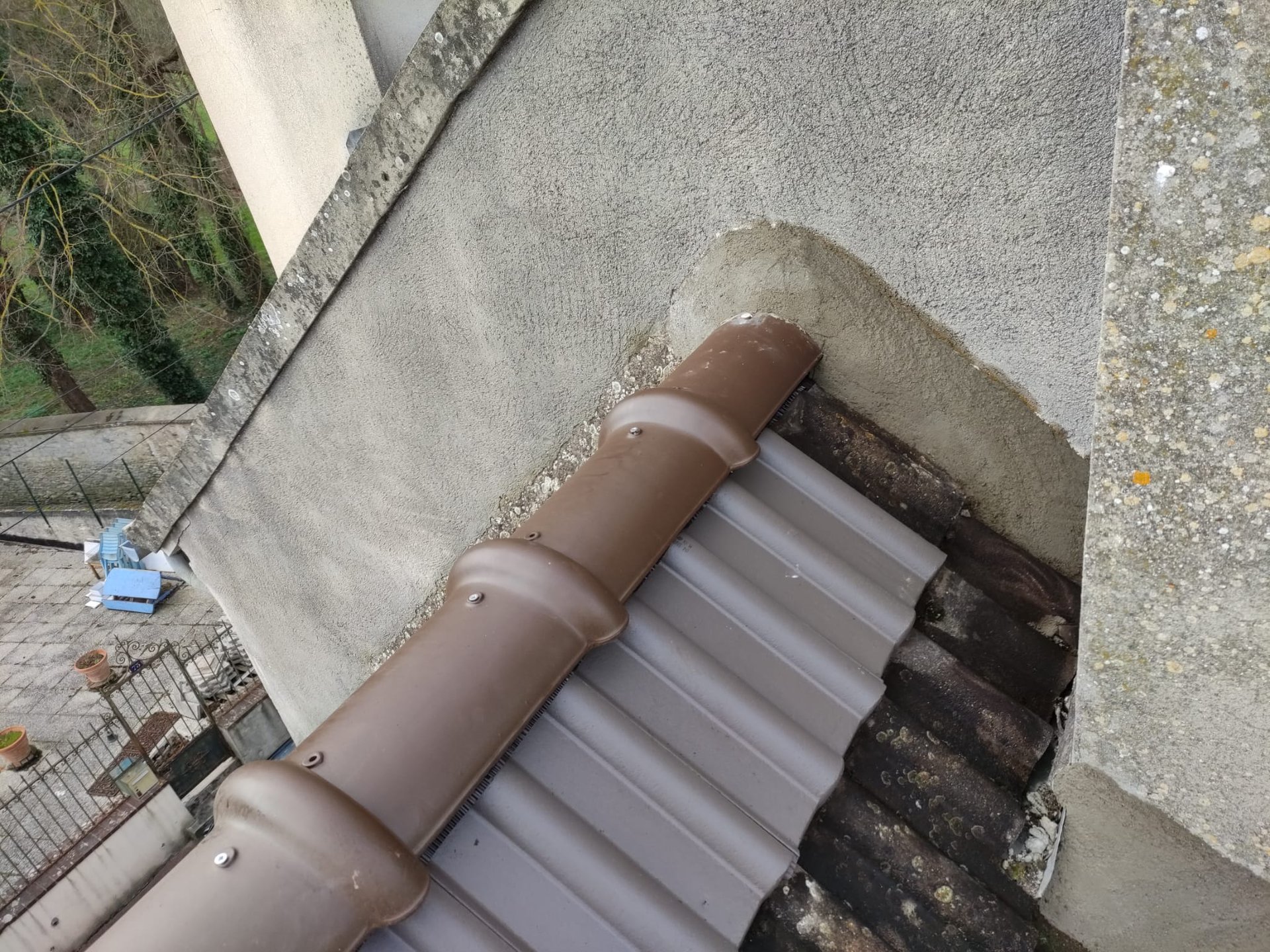 a person wearing blue gloves and holding a hammer