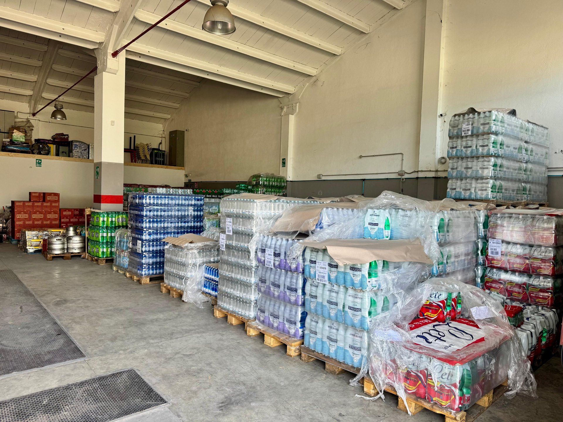 black and white bed linen