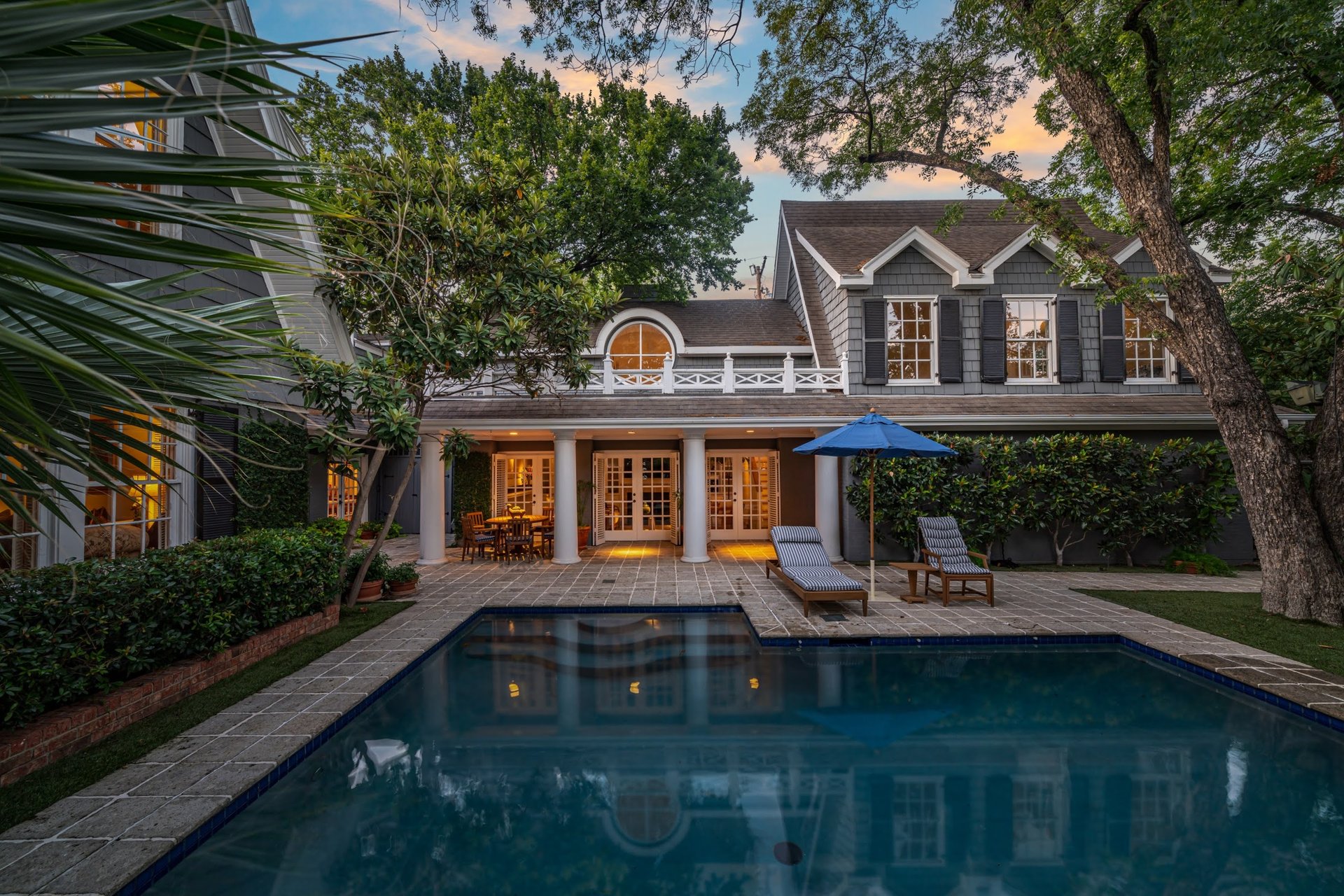 black and white bed linen