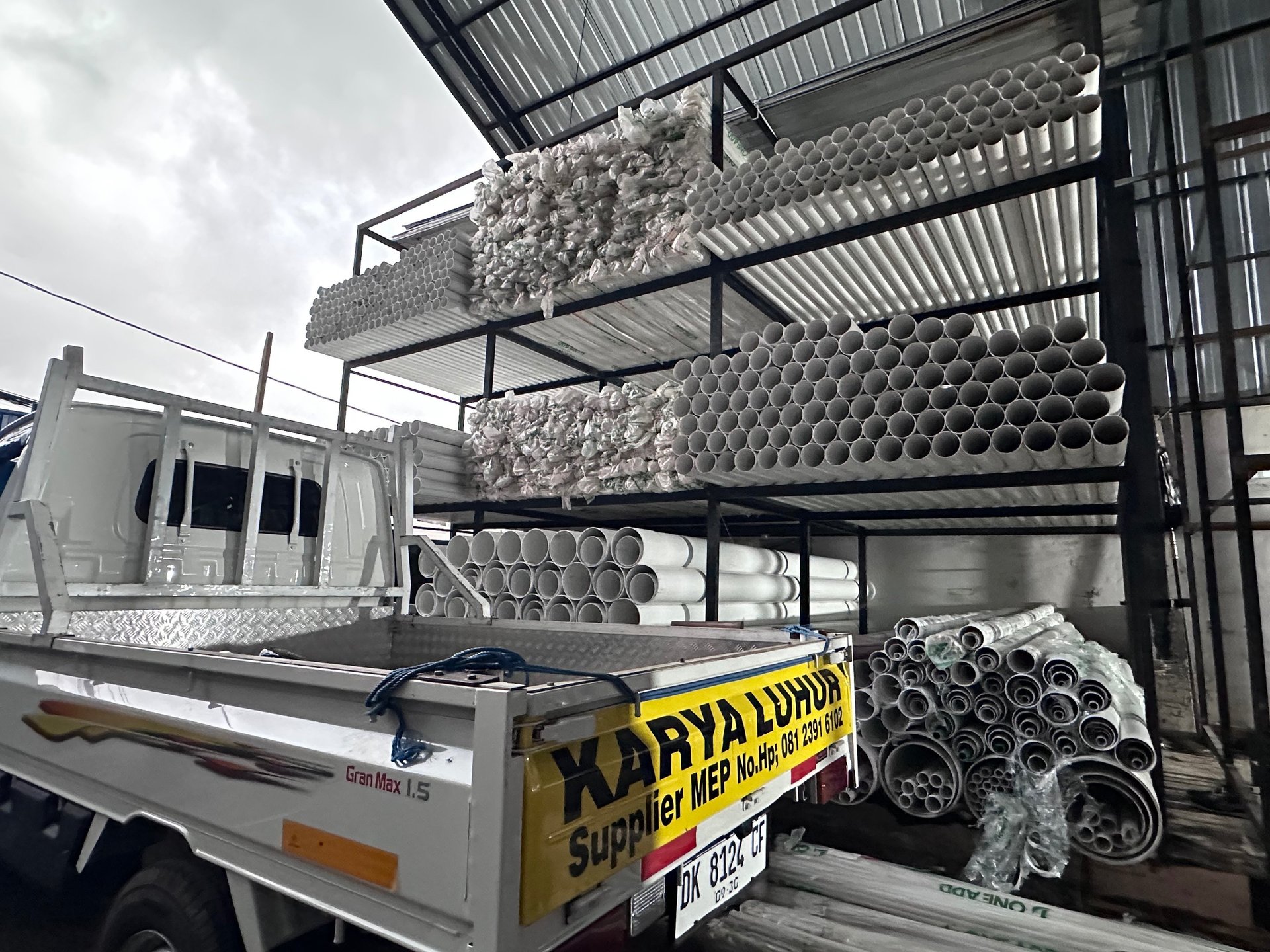 black and white bed linen