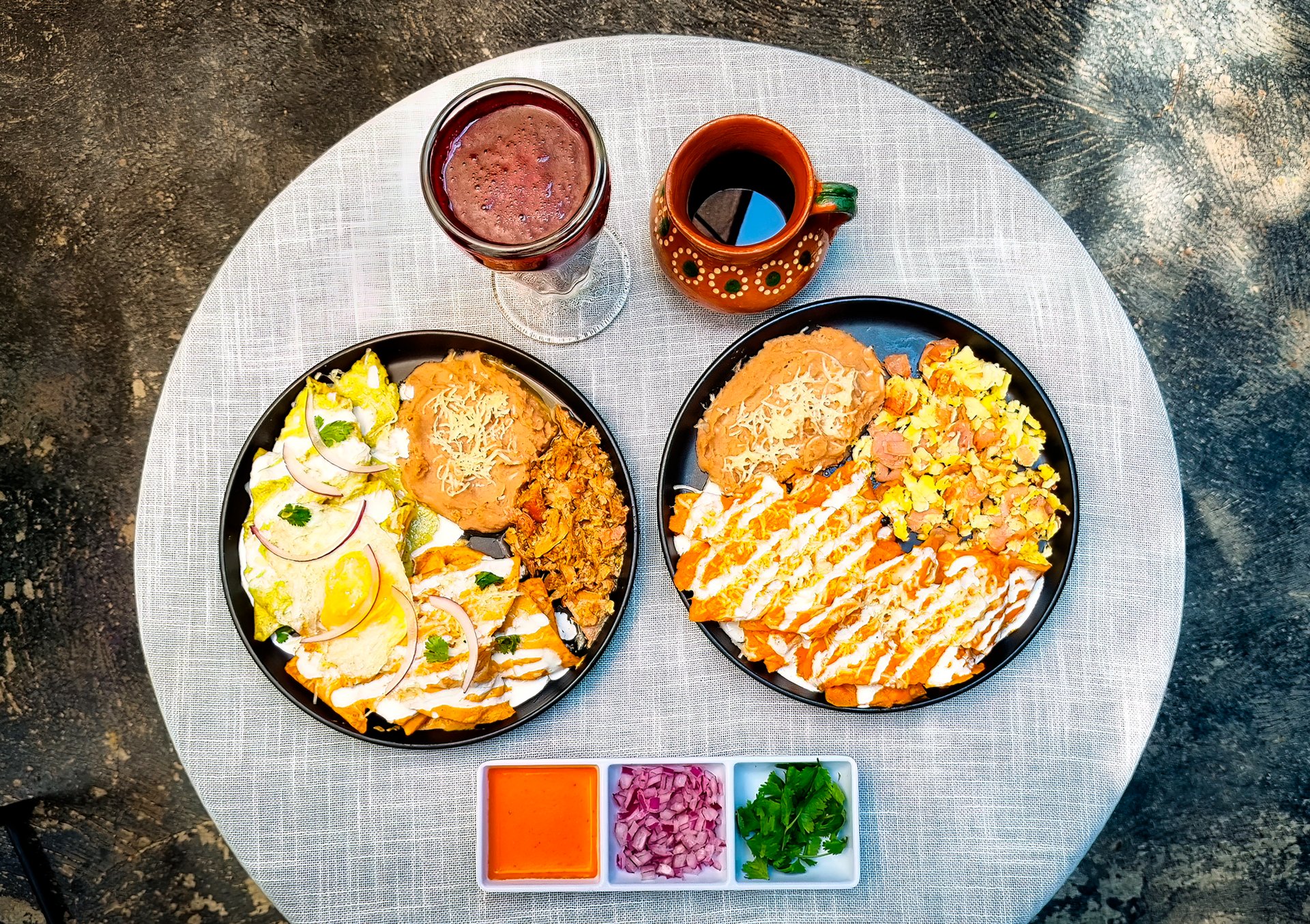 gray computer monitor