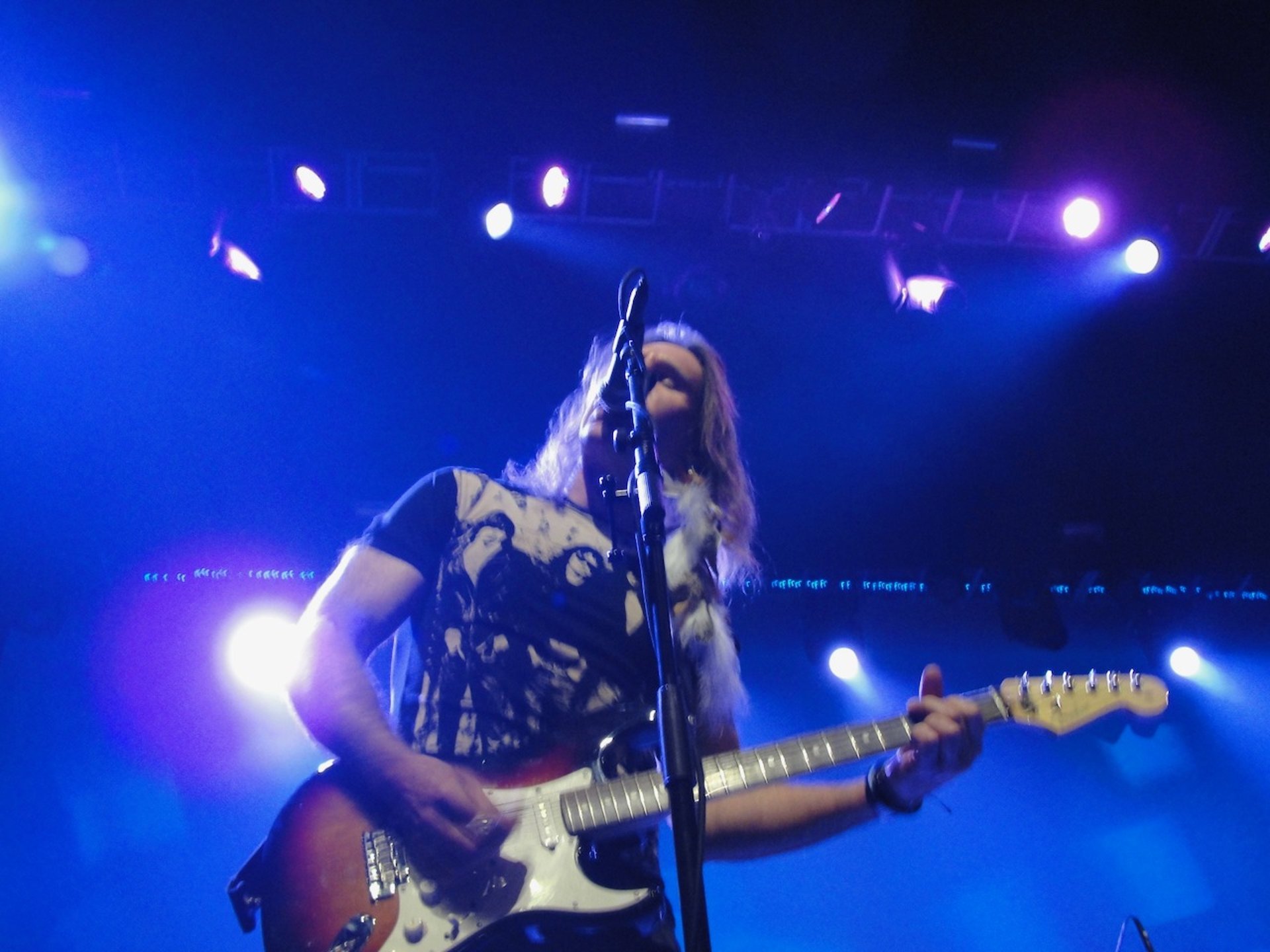 black and white bed linen