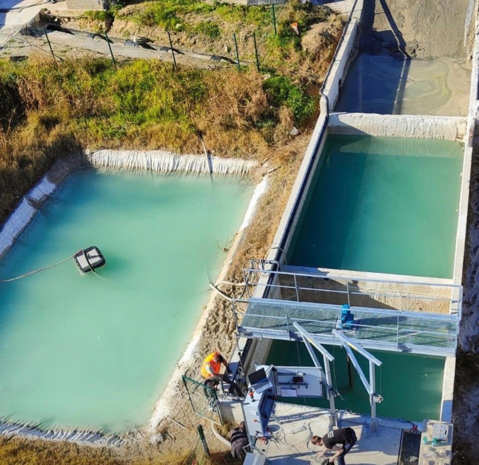black and white bed linen