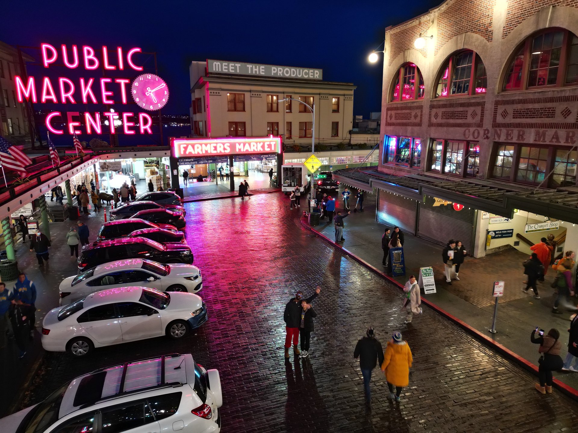 black and white bed linen