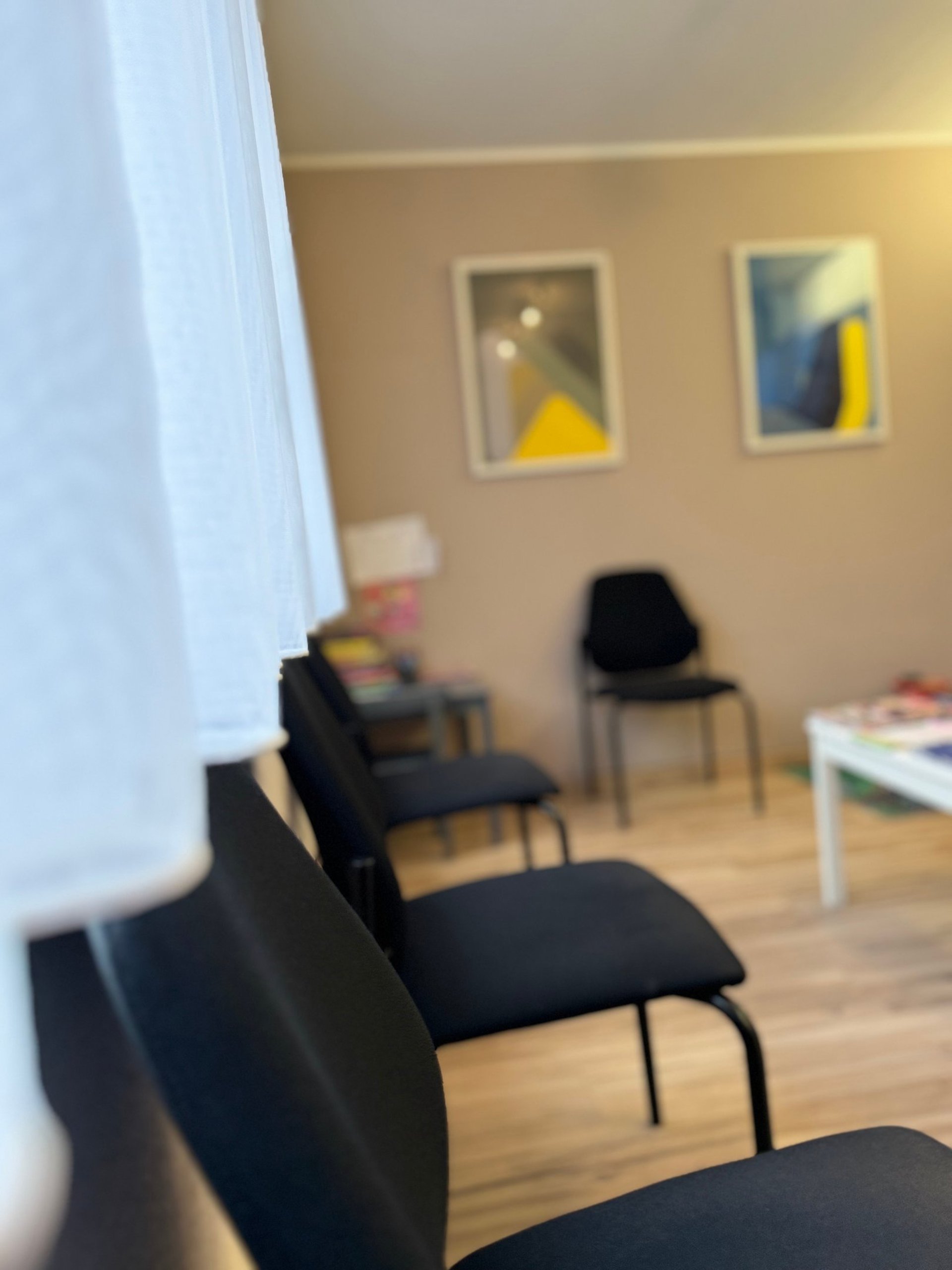 gray computer monitor