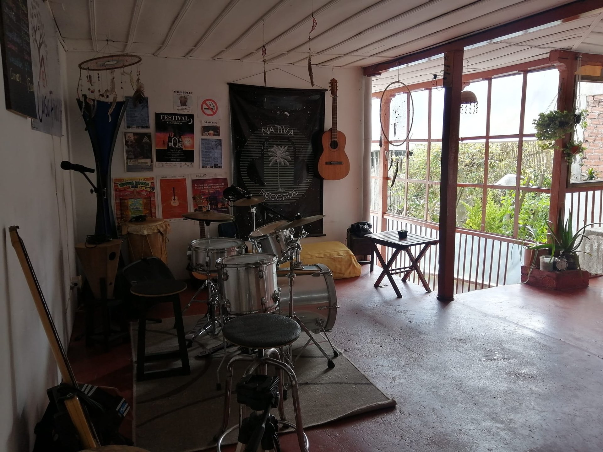 foto de casa finca con instrumentos musicales y detalles artesanales con vista al solar