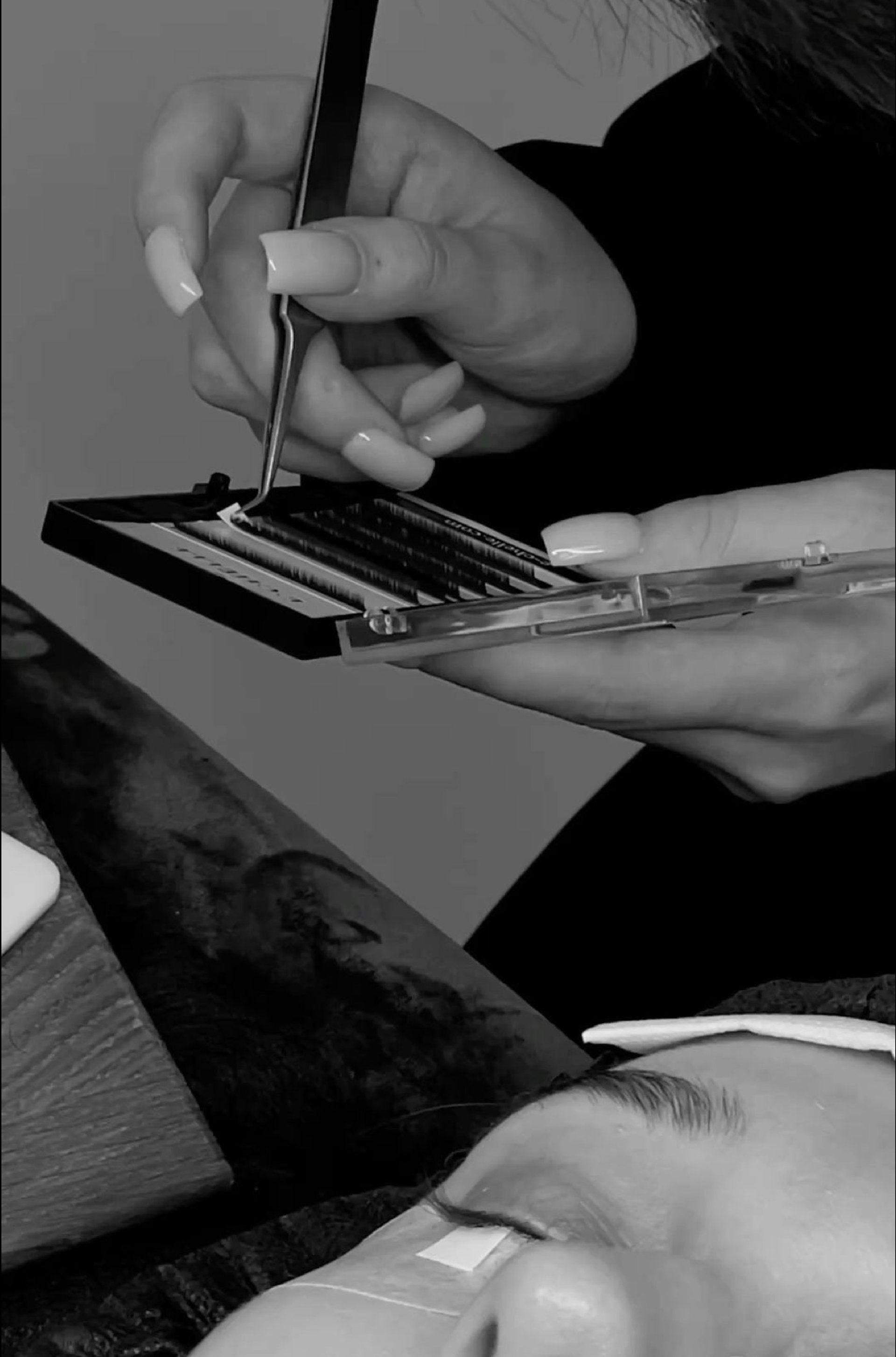 gray computer monitor