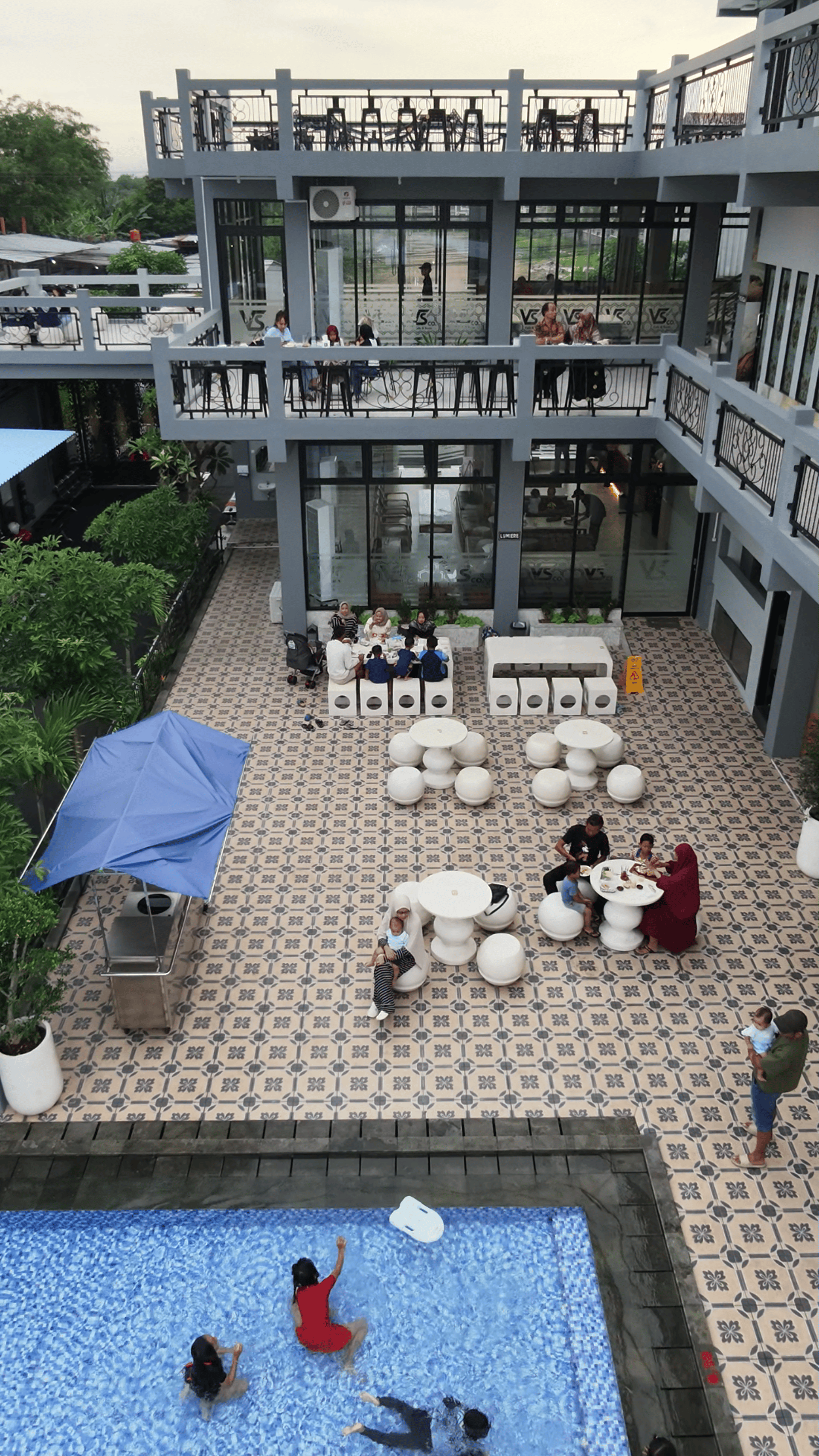 black and white bed linen