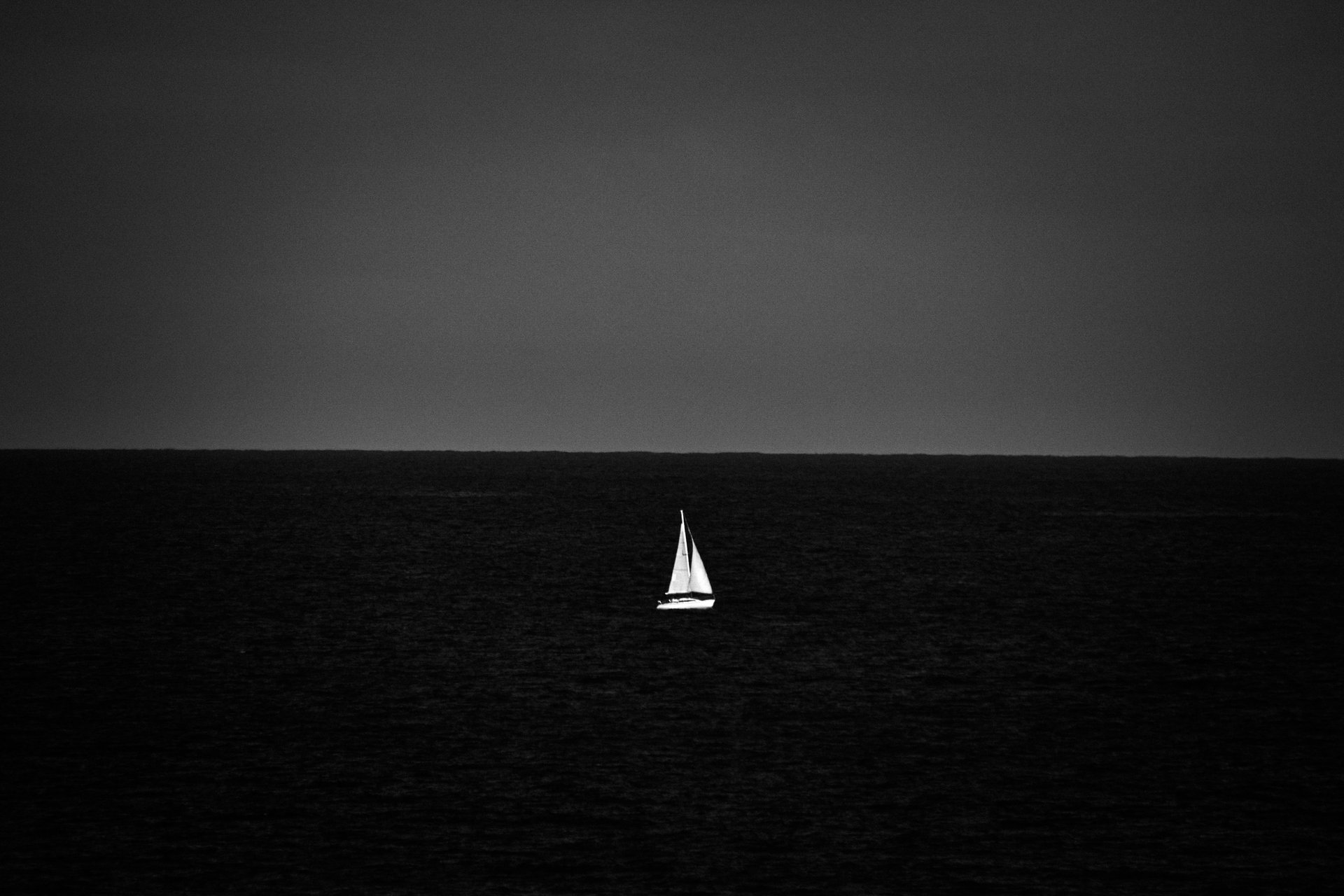 black and white bed linen